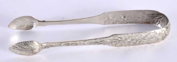 A PAIR OF EARLY 19TH CENTURY IRISH SILVER SUGAR NIPS by Phineas Garde. Dublin 1815. 38.3 grams. 16