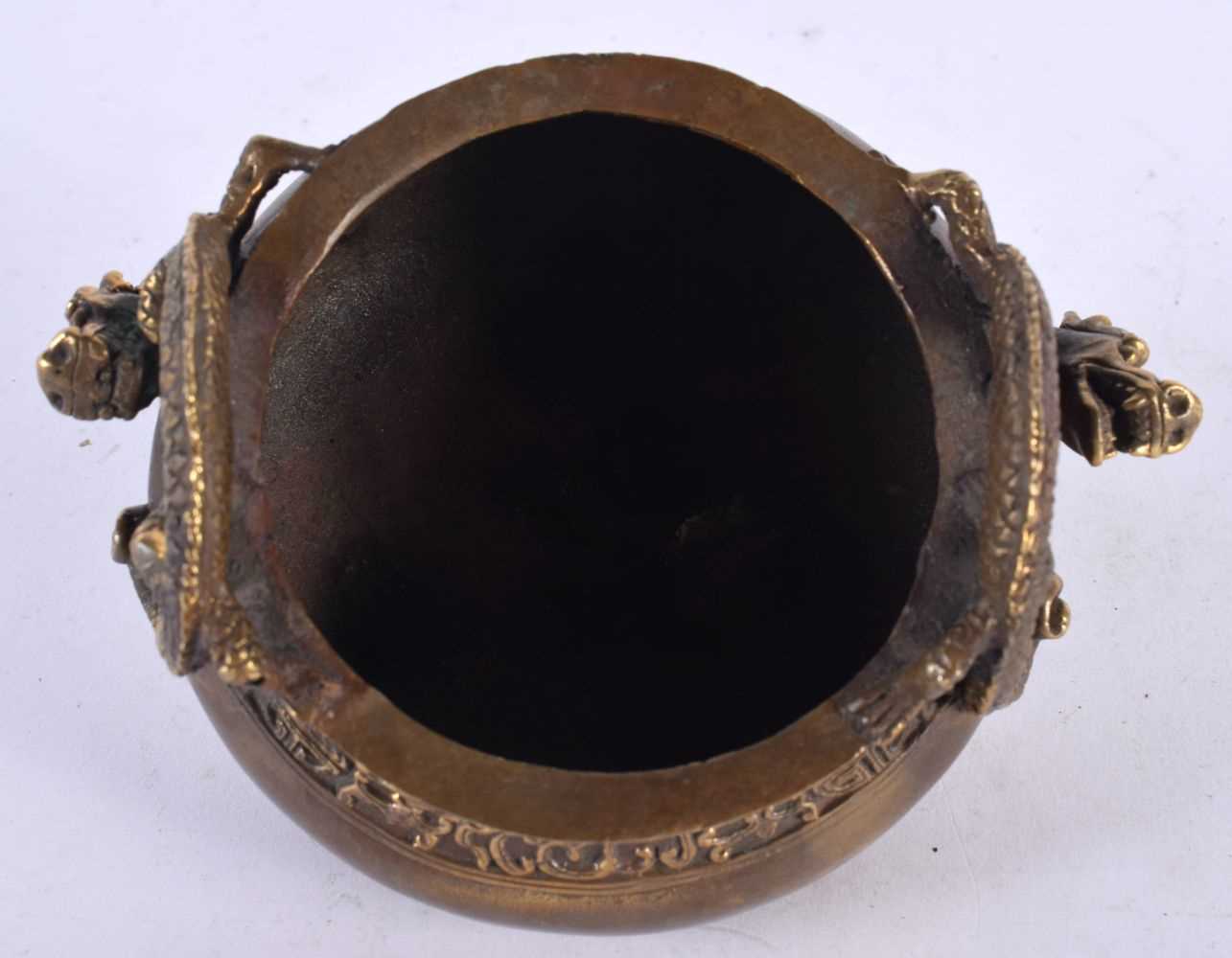 A CHINESE QING DYNASTY TWIN HANDLED BRONZE CENSER bearing Kangxi marks to base, with stylised dragon - Image 4 of 5