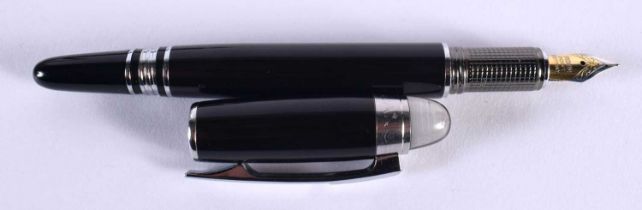 A BOXED MONTBLANC FOUNTAIN PEN. 14 cm long.