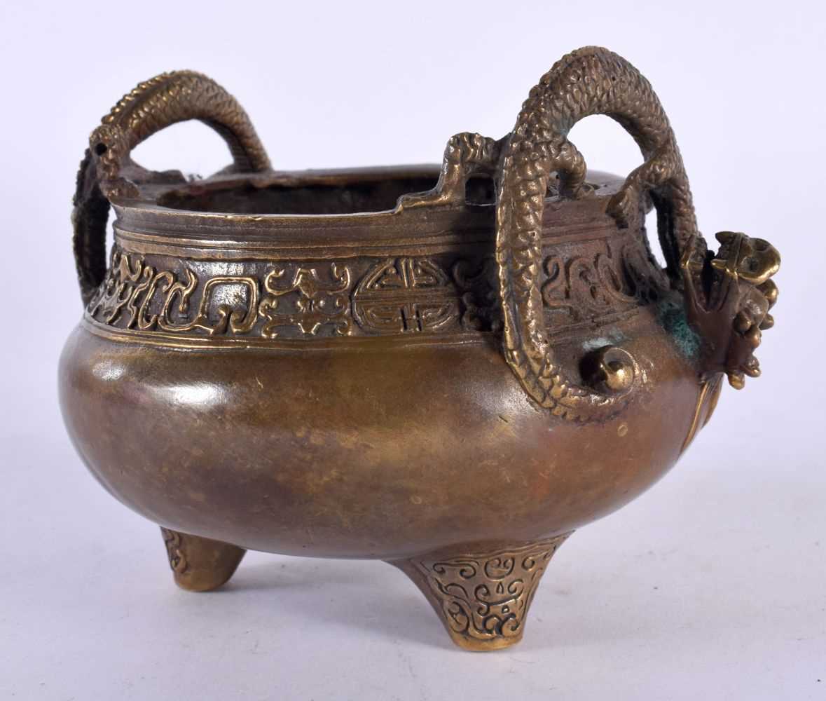 A CHINESE QING DYNASTY TWIN HANDLED BRONZE CENSER bearing Kangxi marks to base, with stylised dragon - Image 3 of 5