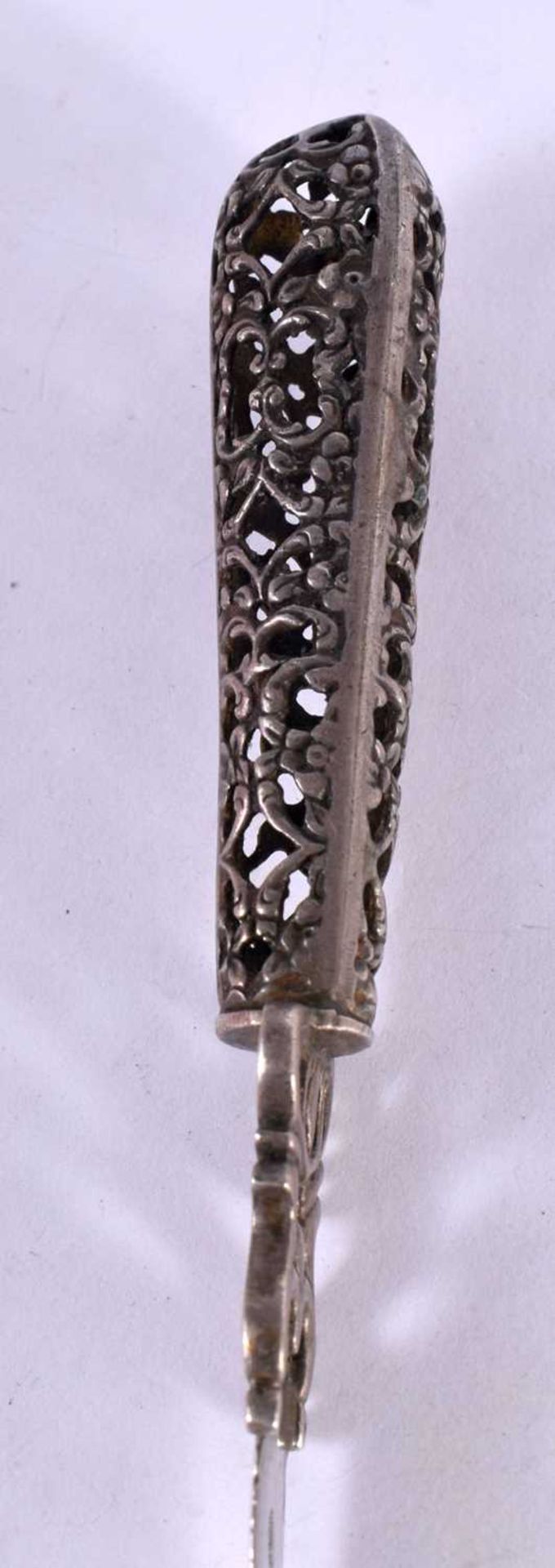 A CONTINENTAL SILVER LETTER OPENER. Stamped Silver 84, 22cm x 1.8 cm, weight 35g - Image 2 of 4