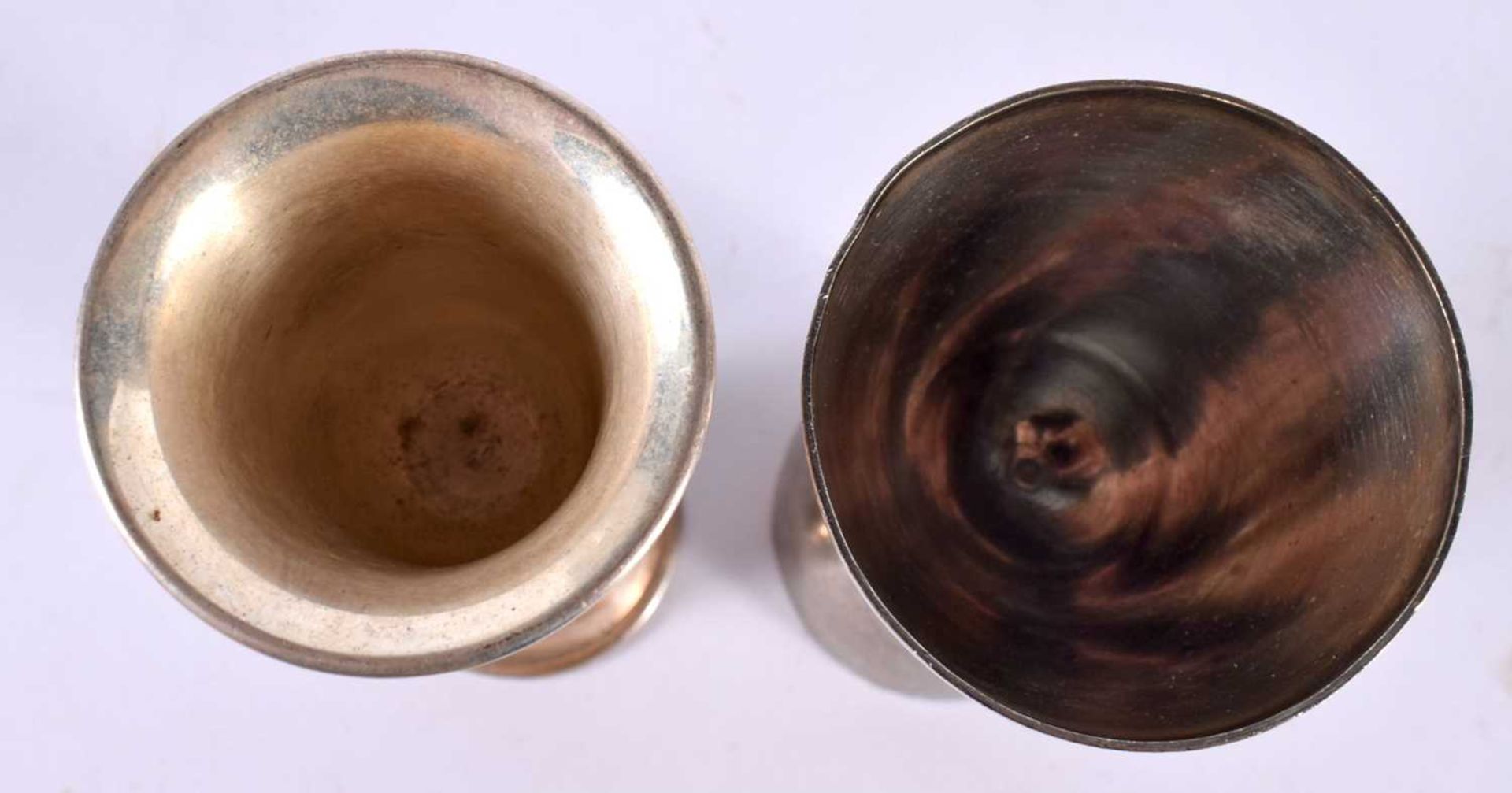 TWO WHITE METAL DRINKS MEASURE CUPS. Largest 10.9cm x 4.6 cm (2) - Image 3 of 4