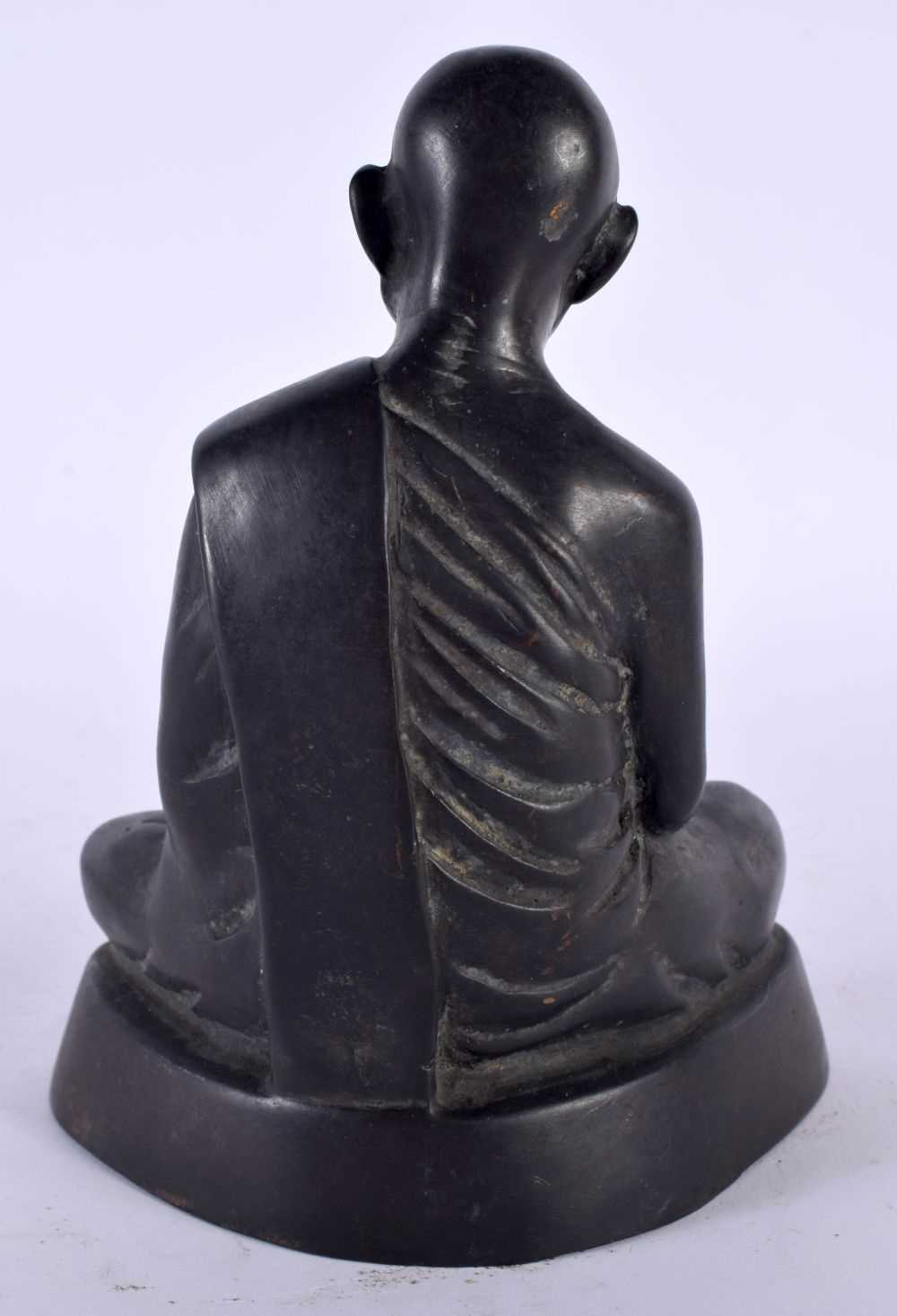 A CHINESE TIBETAN BRONZE FIGURE OF AN ELDERLY BUDDHA 20th Century. 16 cm high. - Image 5 of 6