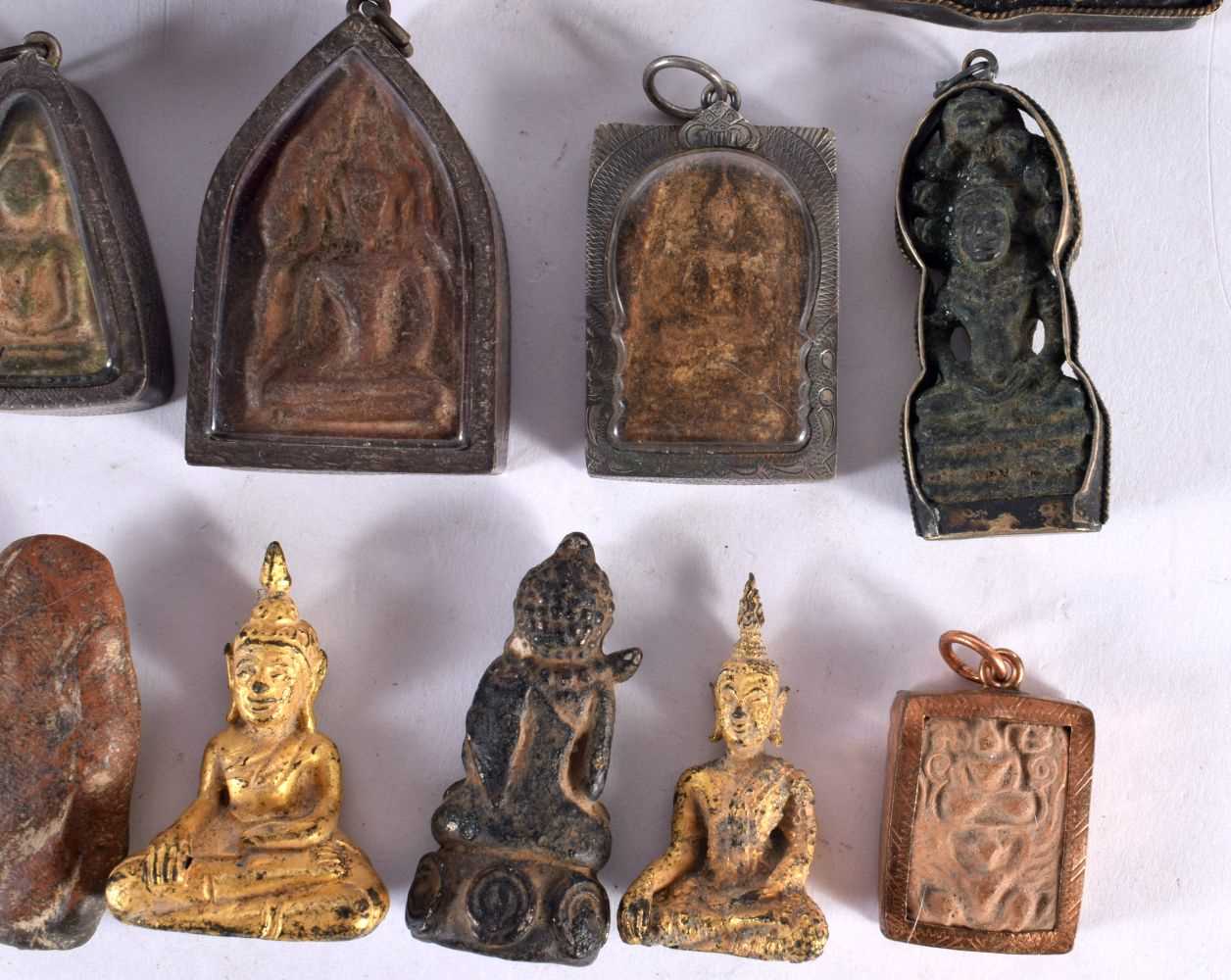 A GROUP OF 18TH/19TH CENTURY SOUTHEAST ASIAN BRONZE BUDDHA PLAQUES in various forms and sizes. - Image 5 of 8