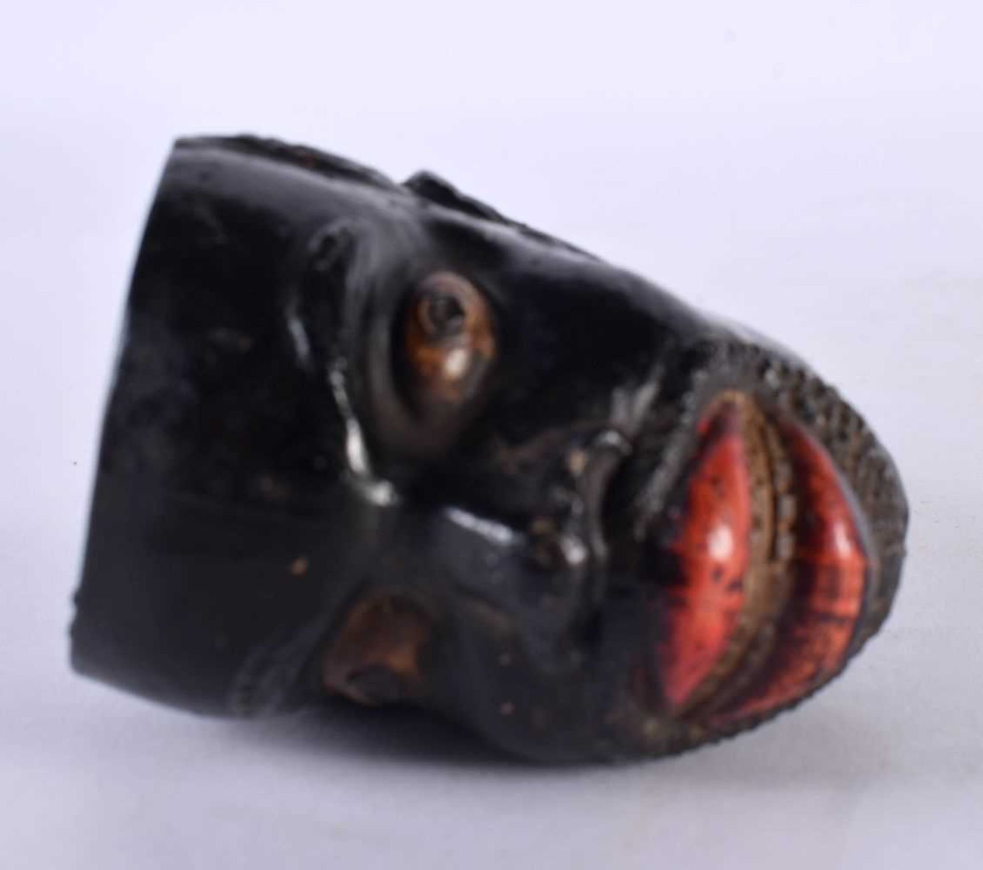 A RARE 19TH CENTURY PAINTED BLACKAMOOR NUBIAN CLAY PIPE. 128 grams. 18cm x 7cm. - Image 2 of 4