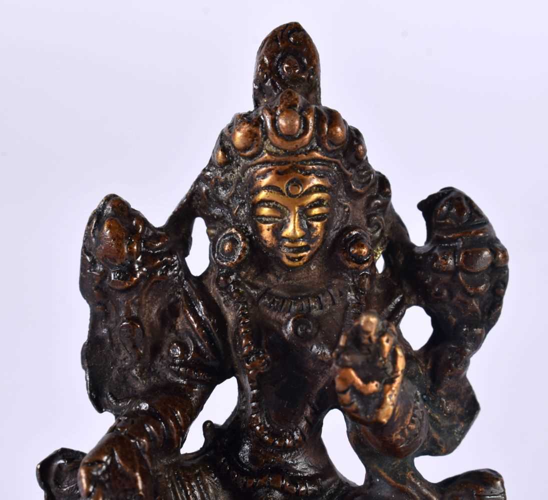 A CHINESE TIBETAN BRONZE BUDDHA 20th Century. 89.9 grams. 5.75 cm x 4 cm. - Image 2 of 5