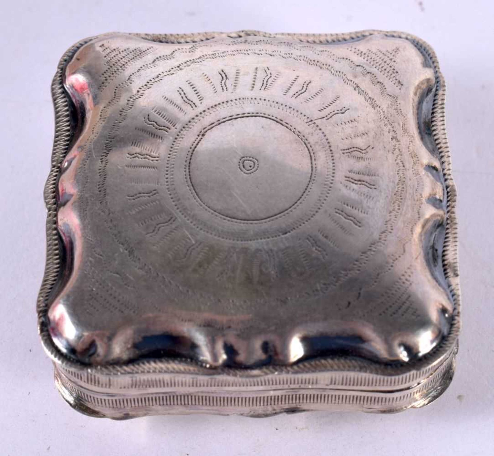 A CONTINENTAL SILVER (POSSIBLY DUTCH) PILL BOX WITH EMBOSSED DECORATION. Stamped Sterling, 4.8 cm