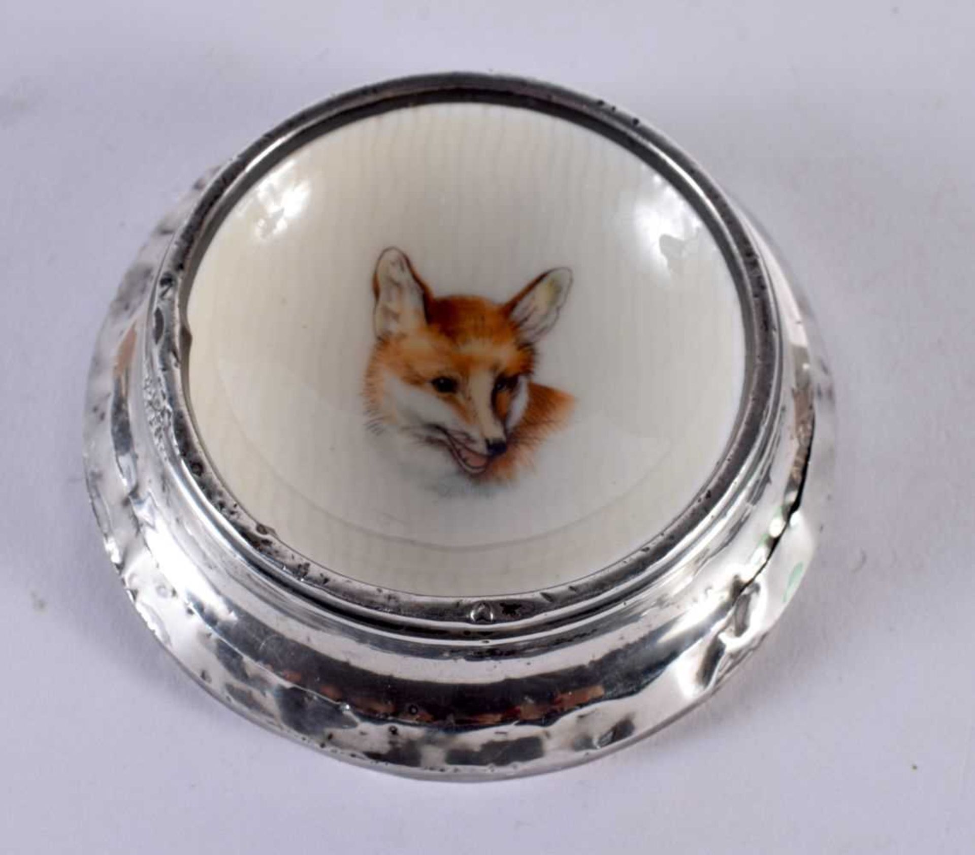 AN EDWARDIAN SILVER MOUNTED FOX PORCELAIN DISH. 84 grams overall. 8.25 cm diameter.