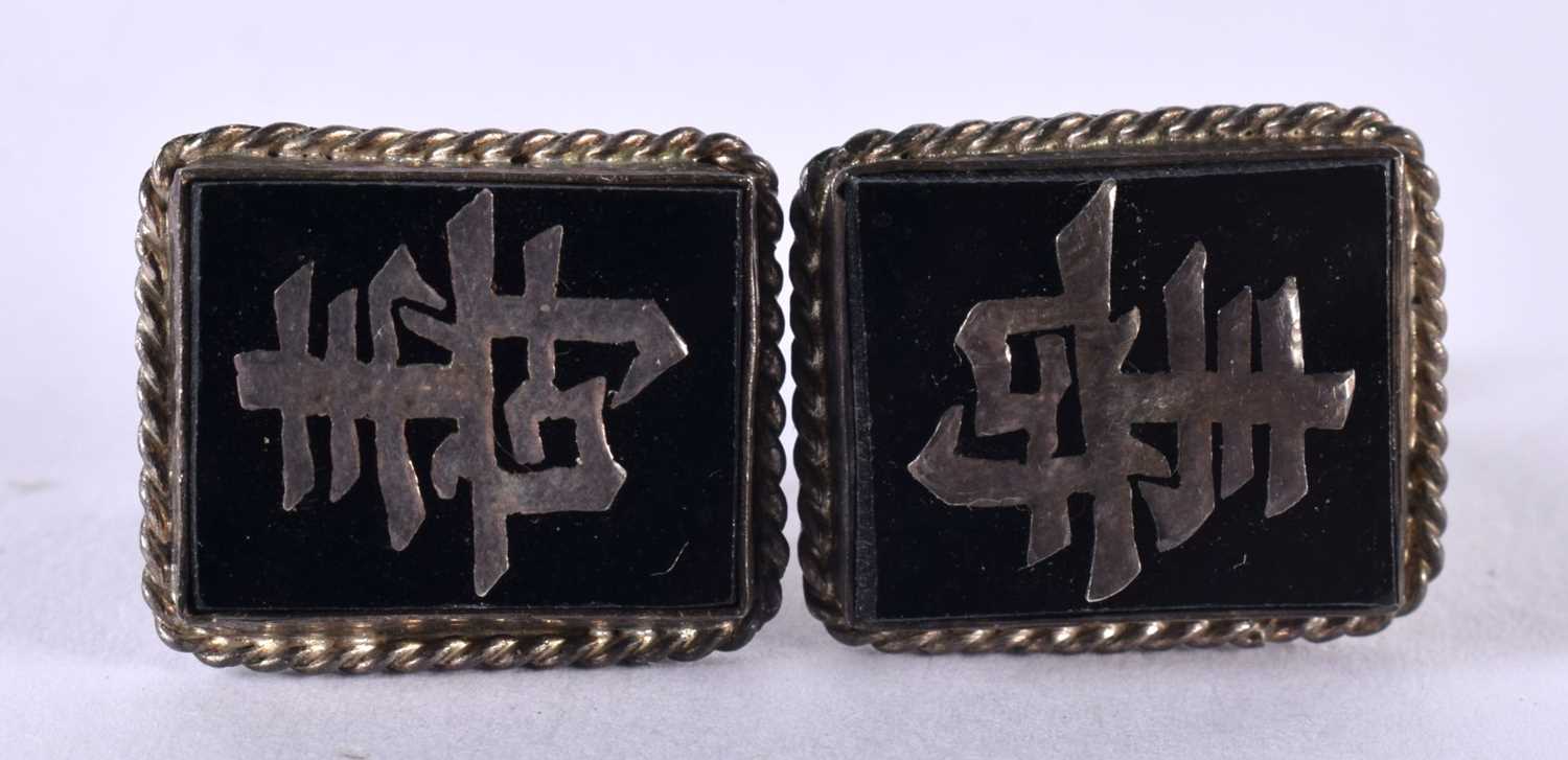 A CHINESE SILVER BRACELET WITH MATCHING EARRINGS. Stamped Sterling., Bracelet 18cm long, total - Image 4 of 5