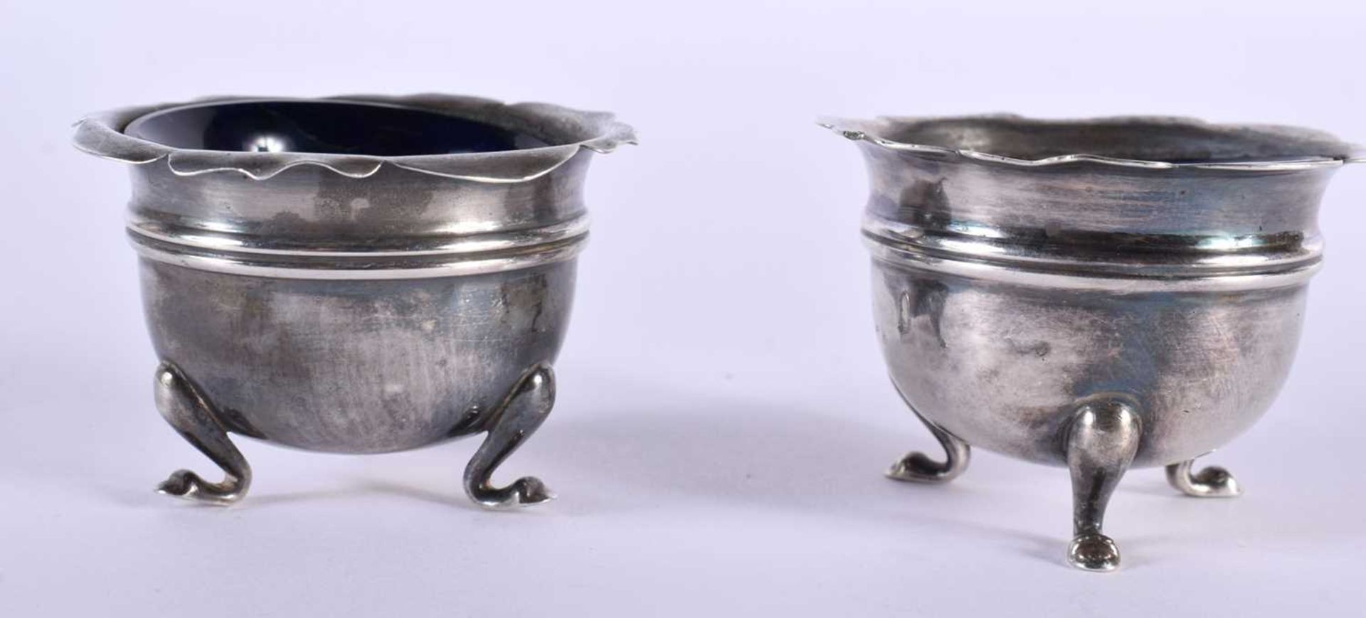 A PAIR OF ANTIQUE SILVER SALTS. 117 grams inc glass. 5.75 cm wide. - Image 2 of 3