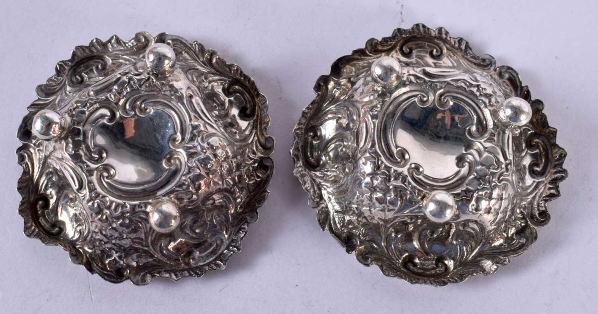 A PAIR OF VICTORIAN SILVER SALTS WITH GILT INTERIOR. Hallmarked Chester 1896, 6.2 cm x 1.9cm, - Image 3 of 5