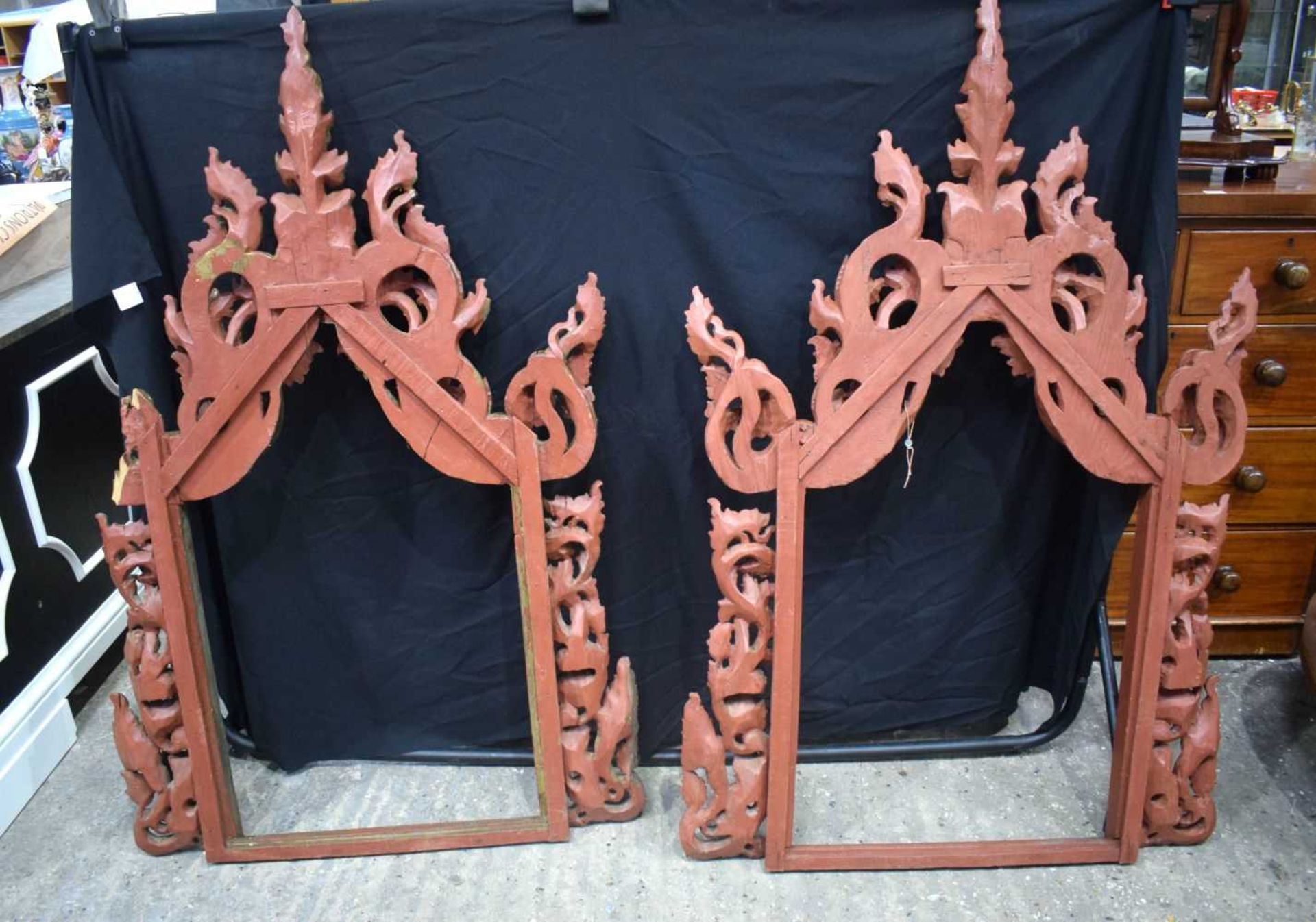 A pair of large South East Asian carved wood frames 152 x 128 cm (2) - Image 8 of 9