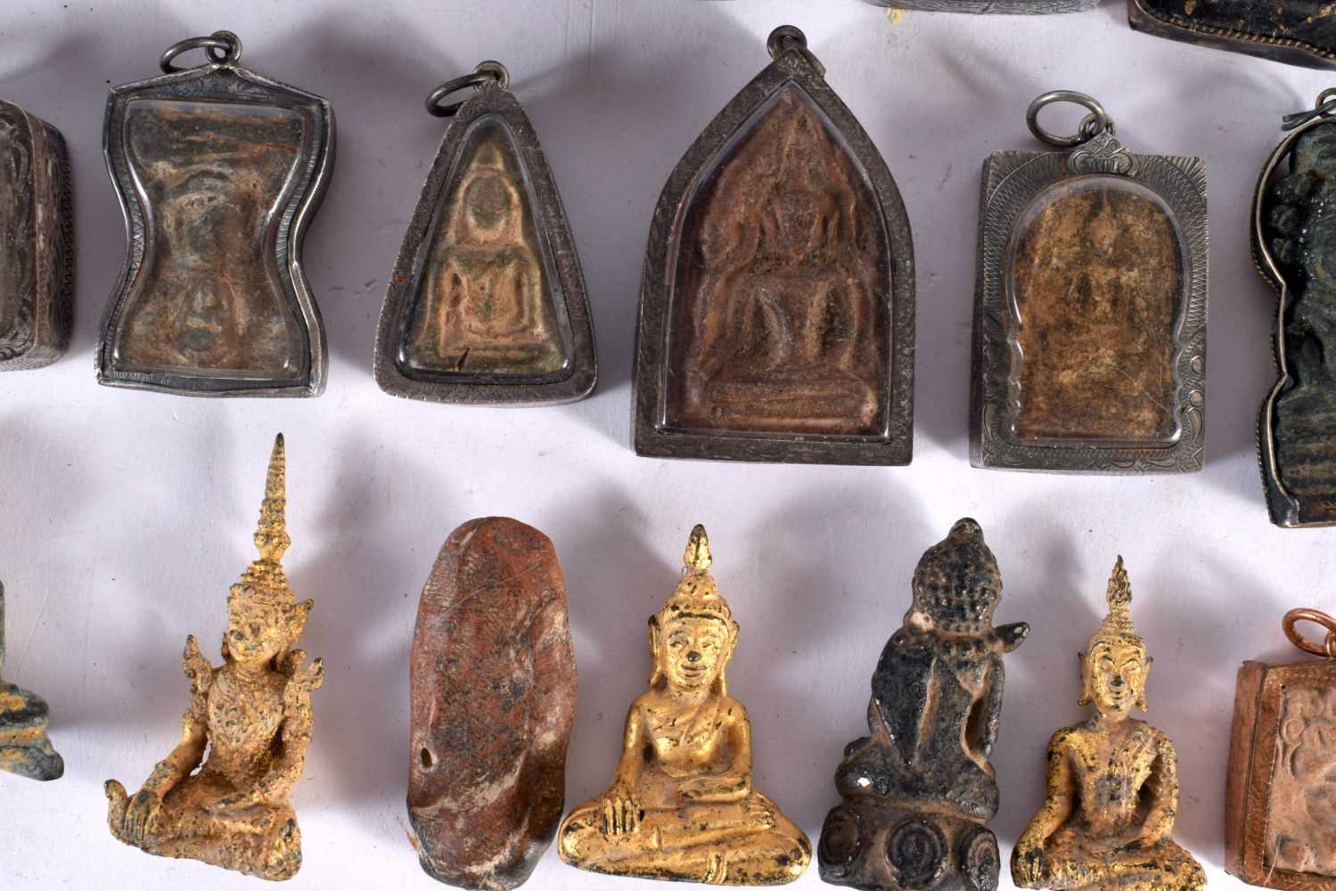 A GROUP OF 18TH/19TH CENTURY SOUTHEAST ASIAN BRONZE BUDDHA PLAQUES in various forms and sizes. - Image 4 of 8