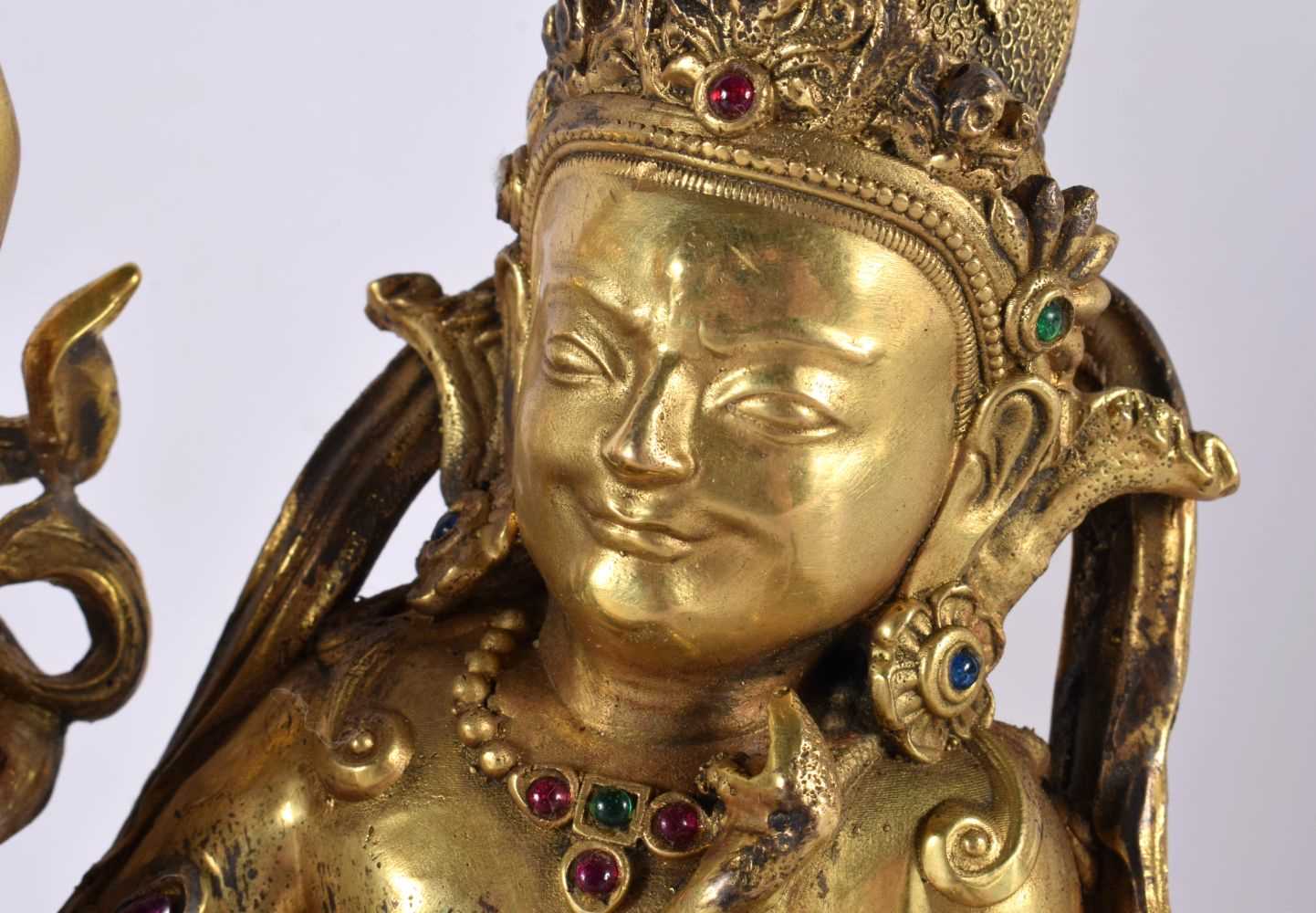 A LARGE CHINESE TIBETAN GILT BRONZE FIGURE OF TWO BUDDHAS 20th Century. 30cm x 20cm. - Image 3 of 8