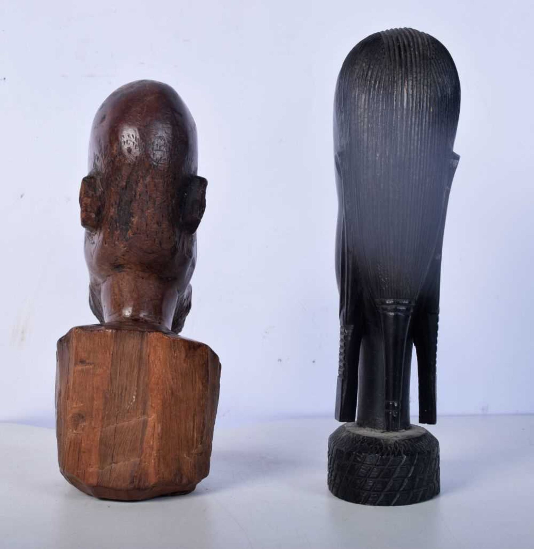 A carved Ebony African tribal bust together with another carved figure 22cm (2). - Image 3 of 4