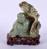 AN EARLY 20TH CENTURY CHINESE CARVED GREEN JADE FIGURAL GROUP Late Qing/Republic, modelled as a