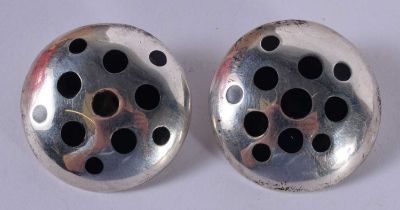 A PAIR OF SOUTH AMERICAN SILVER EARRINGS. Stamped 925, 3.3cm diameter, weight 24.8g