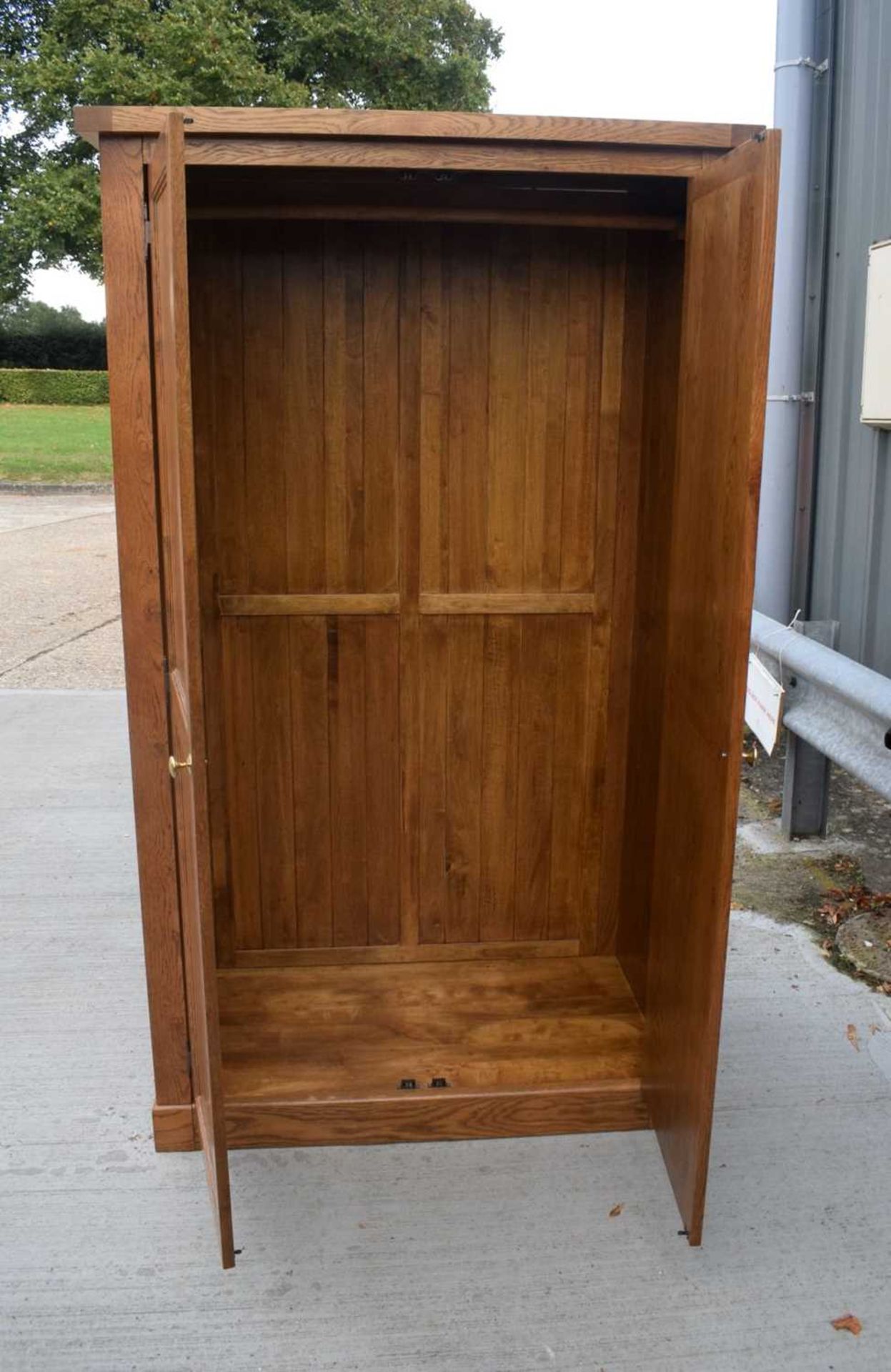 An oak wardrobe 193 x 107 x 56cm. - Image 2 of 4