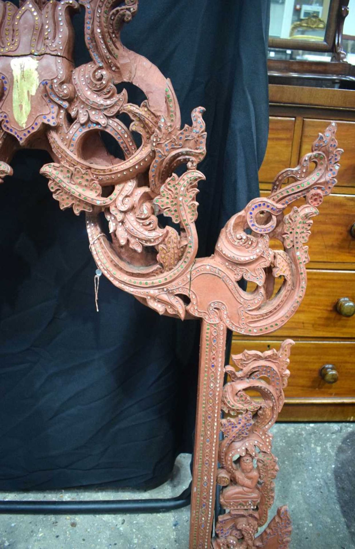 A pair of large South East Asian carved wood frames 152 x 128 cm (2) - Image 4 of 9