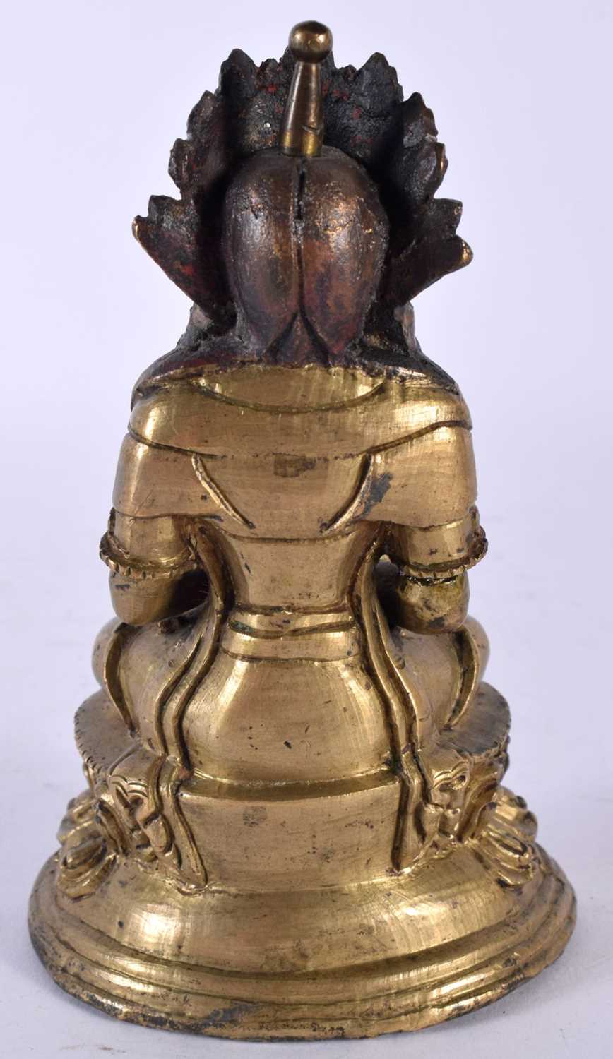 A GOOD 17TH/18TH CENTURY CHINESE TIBETAN BRONZE FIGURE OF A BUDDHA Ming/Qing, modelled with hands - Image 6 of 8