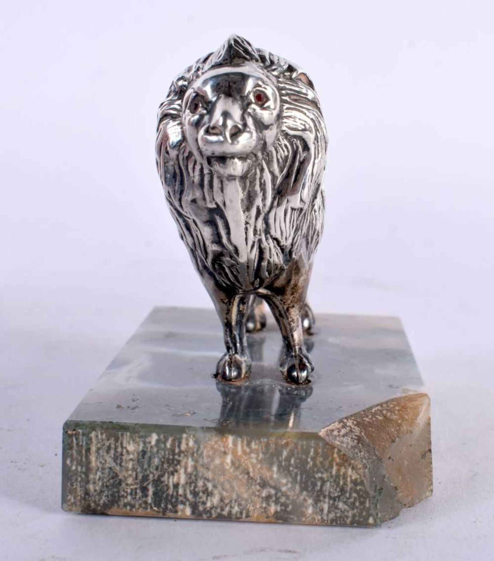 AN UNUSUAL EDWARDIAN SILVER MOSS AGATE AND RUBY FIGURE OF A LION by Henry Williamson. Birmingham - Image 3 of 5