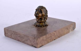 AN 18TH CENTURY ENGLISH BRONZE AND MARBLE DESK STAND PAPERWEIGHT formed as a lion mask head. 13 cm x