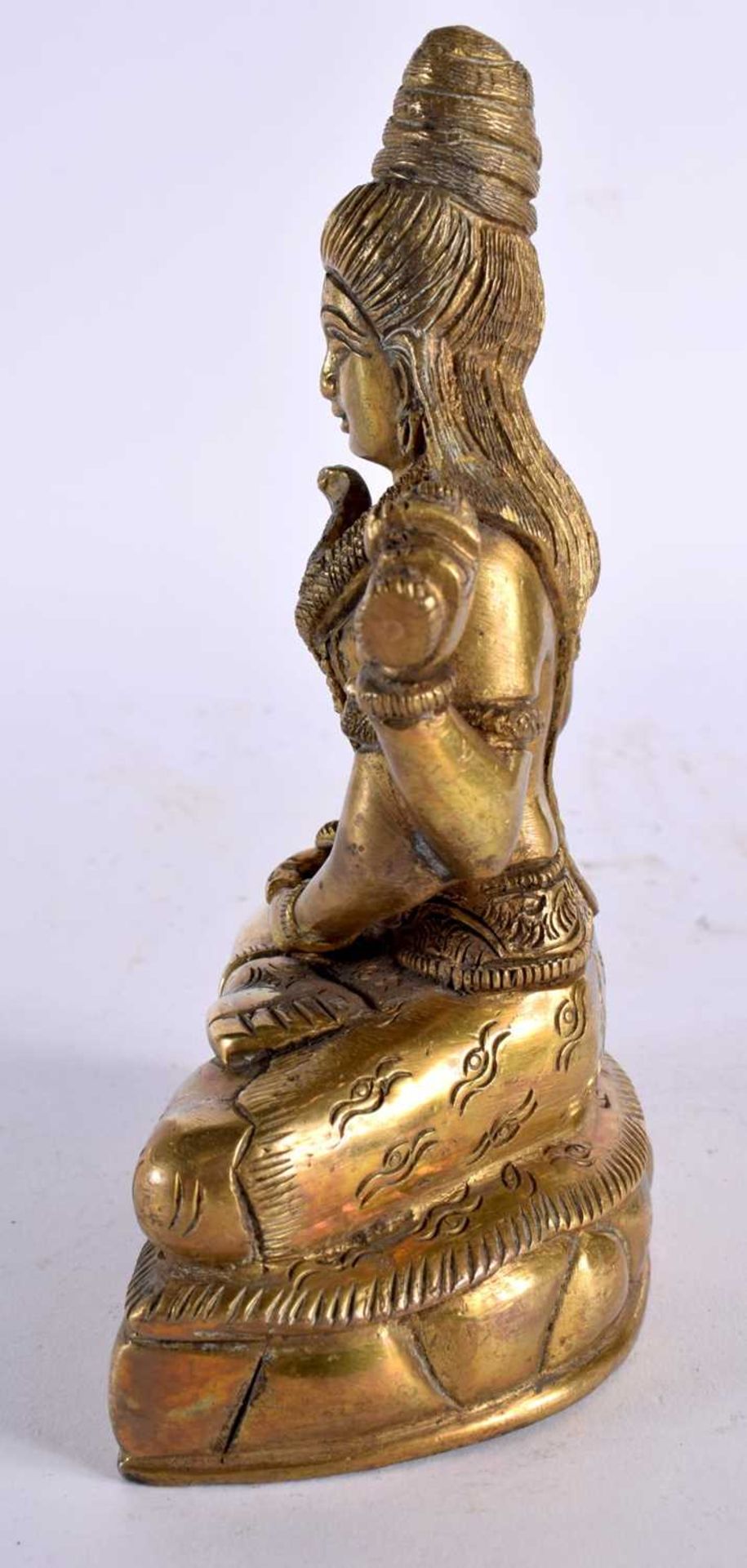 A 19TH CENTURY INDIAN BRONZE HINDU FIGURE OF SHIVA modelled seated on a lion skin with vasuki, - Image 5 of 8