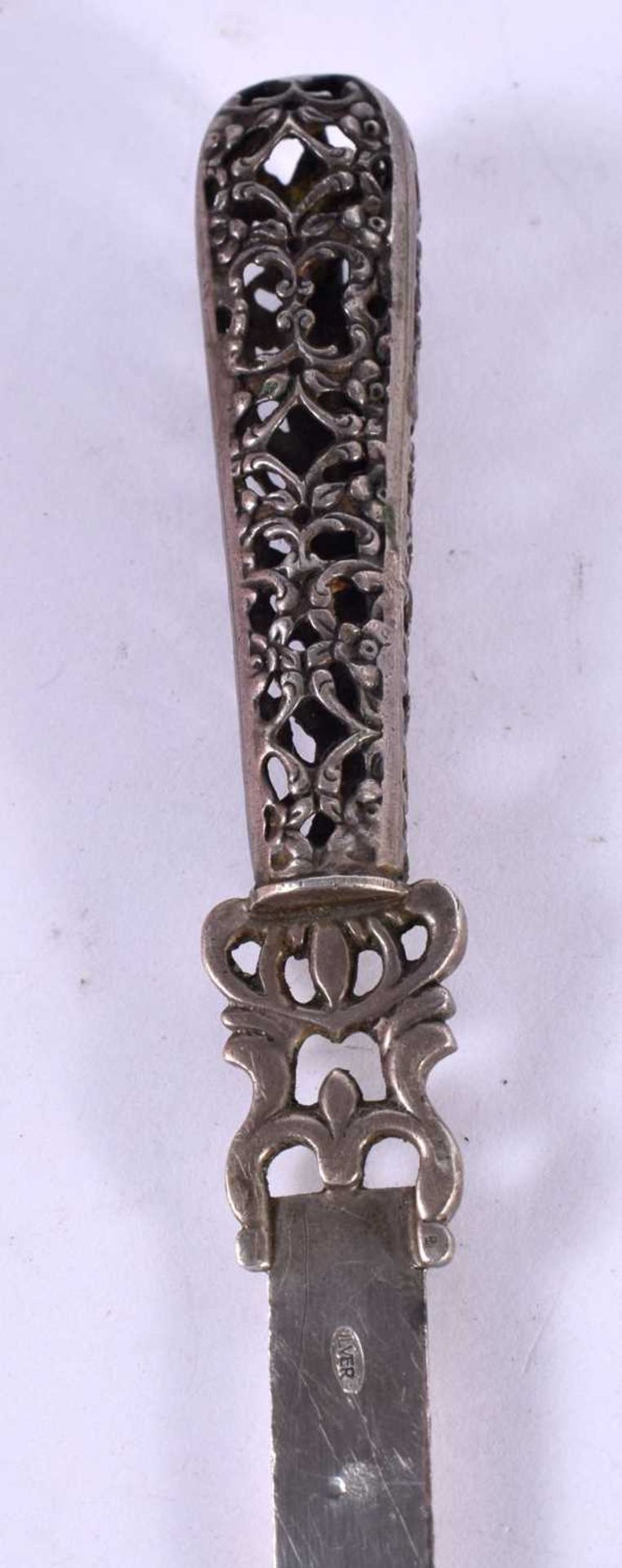 A CONTINENTAL SILVER LETTER OPENER. Stamped Silver 84, 22cm x 1.8 cm, weight 35g - Image 3 of 4