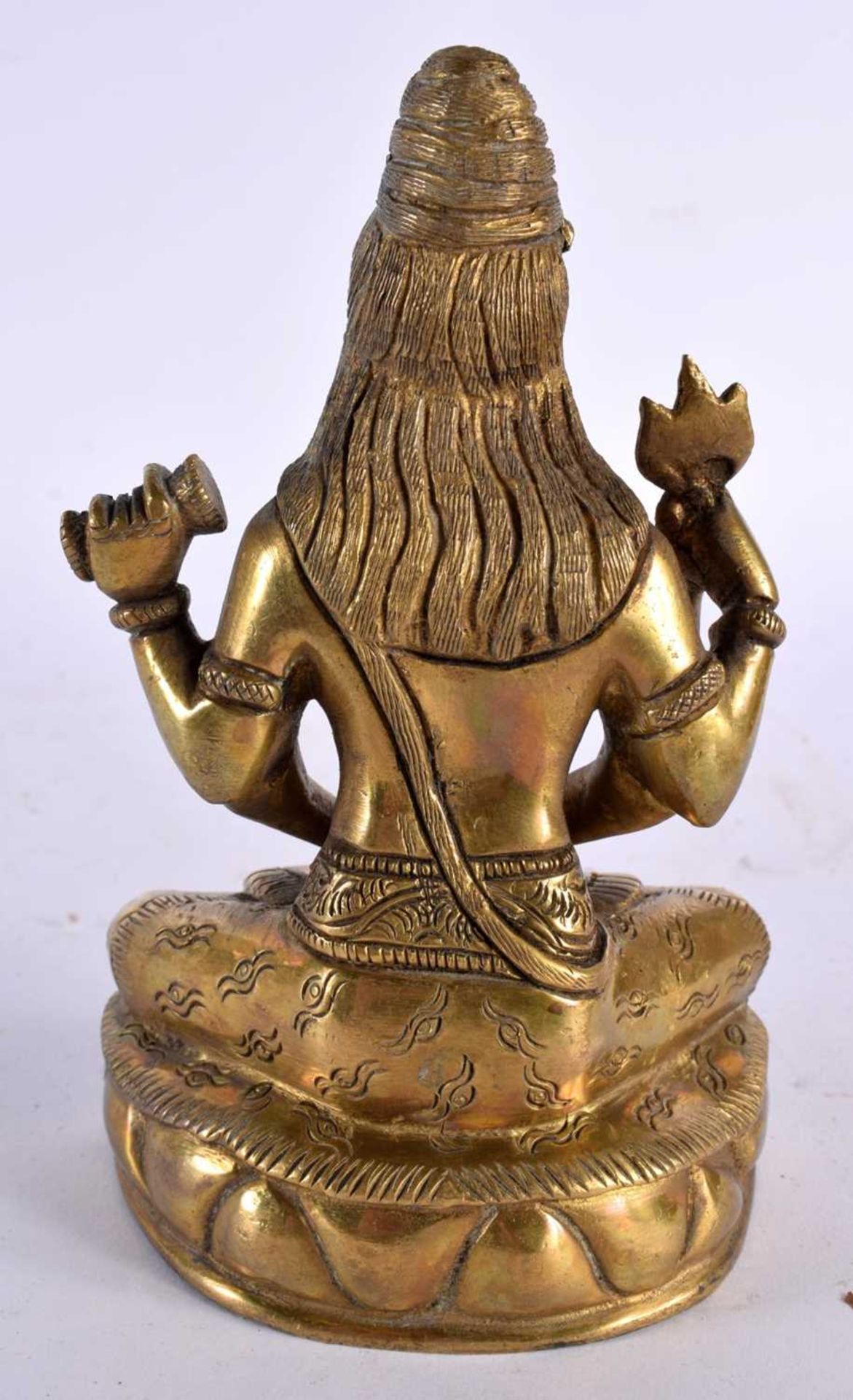 A 19TH CENTURY INDIAN BRONZE HINDU FIGURE OF SHIVA modelled seated on a lion skin with vasuki, - Image 6 of 8