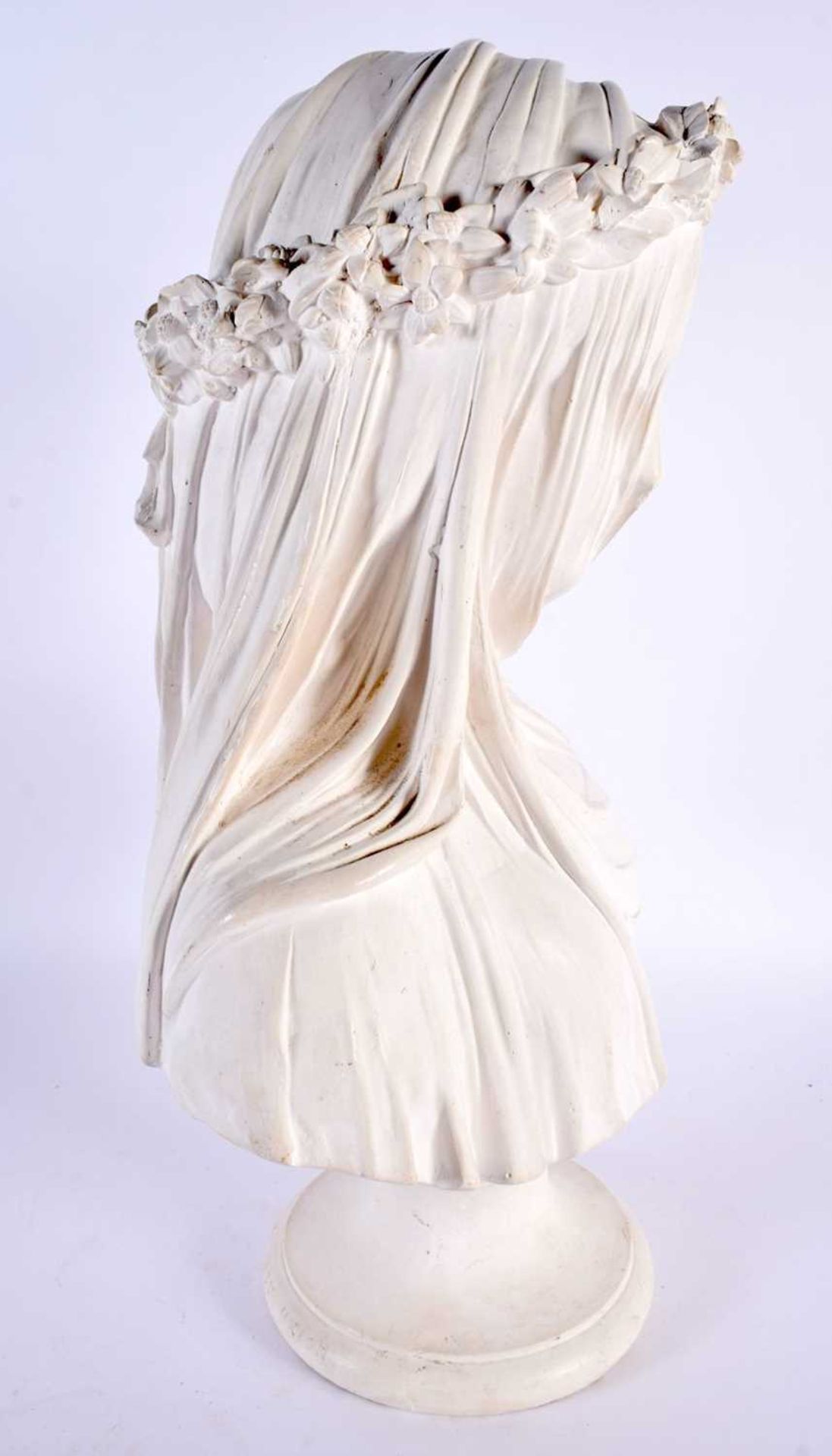 A LARGE EARLY 20TH CENTURY EUROPEAN PLASTER FIGURE OF A VEILED FEMALE modelled upon a pedestal. 38 - Image 7 of 8