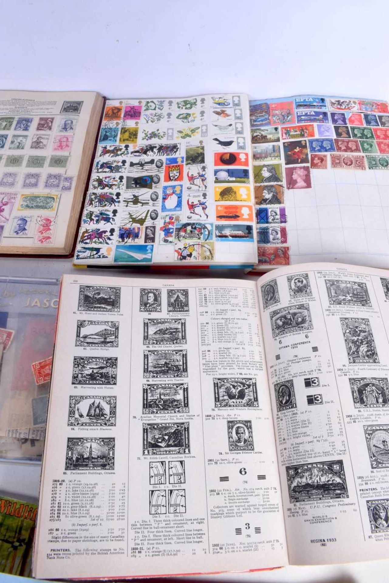 A collection of Stamp albums containing World wide stamps (Qty). - Image 6 of 7