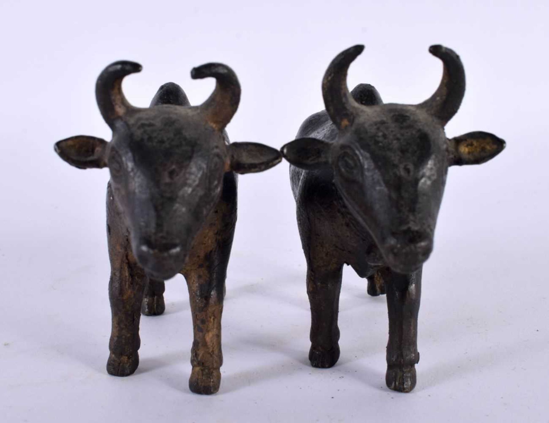 A PAIR OF 18TH/19TH CENTURY INDIAN BRONZE FIGURES OF NANDI BULLS modelled roaming. 11cm x 8 cm. - Image 2 of 5