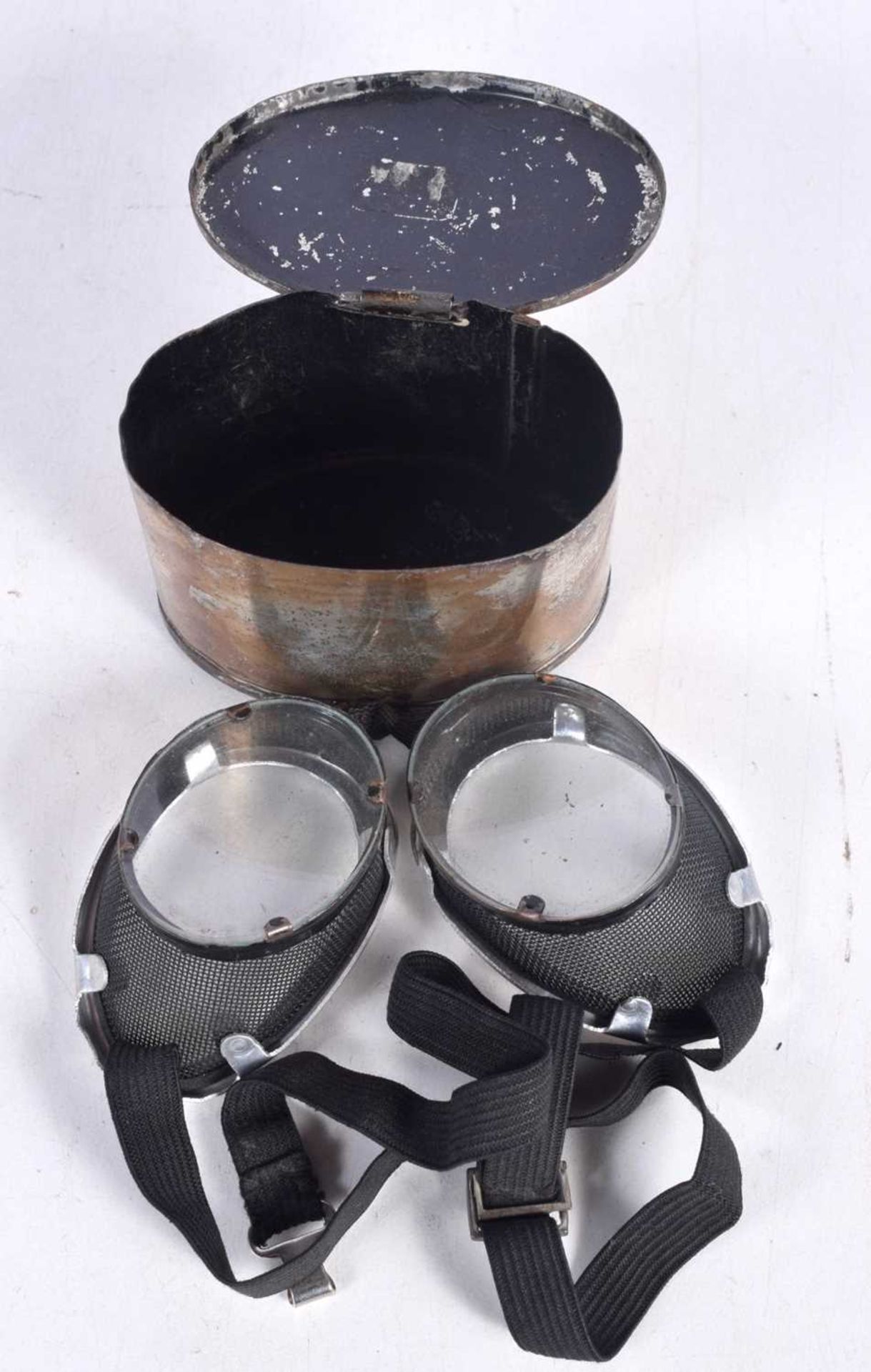 A CASED PAIR OF GOGGLES. 66 grams. 5.25 cm x 6.75 cm. - Image 3 of 3