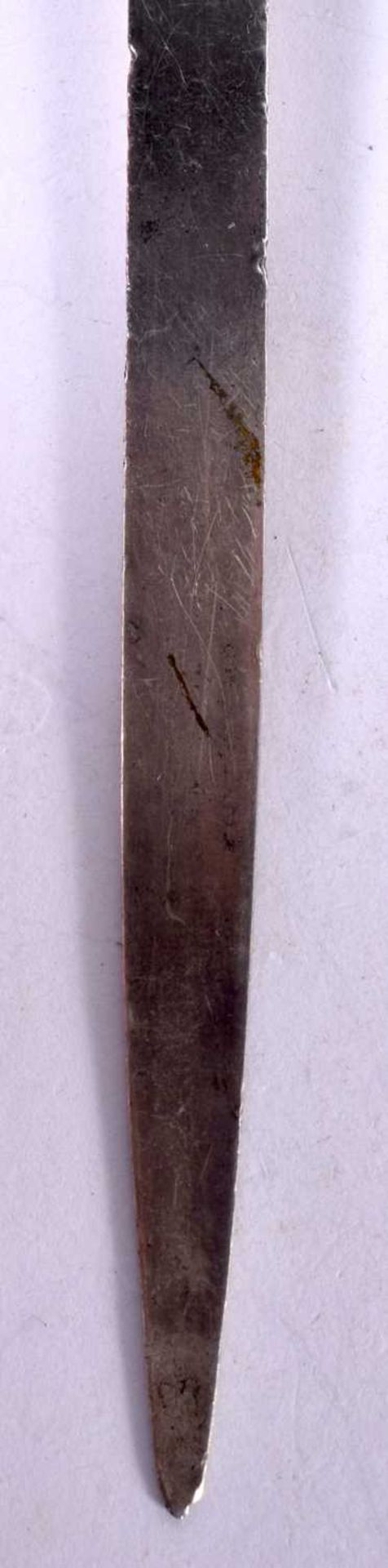 A CONTINENTAL SILVER LETTER OPENER. Stamped Silver 84, 22cm x 1.8 cm, weight 35g - Image 4 of 4