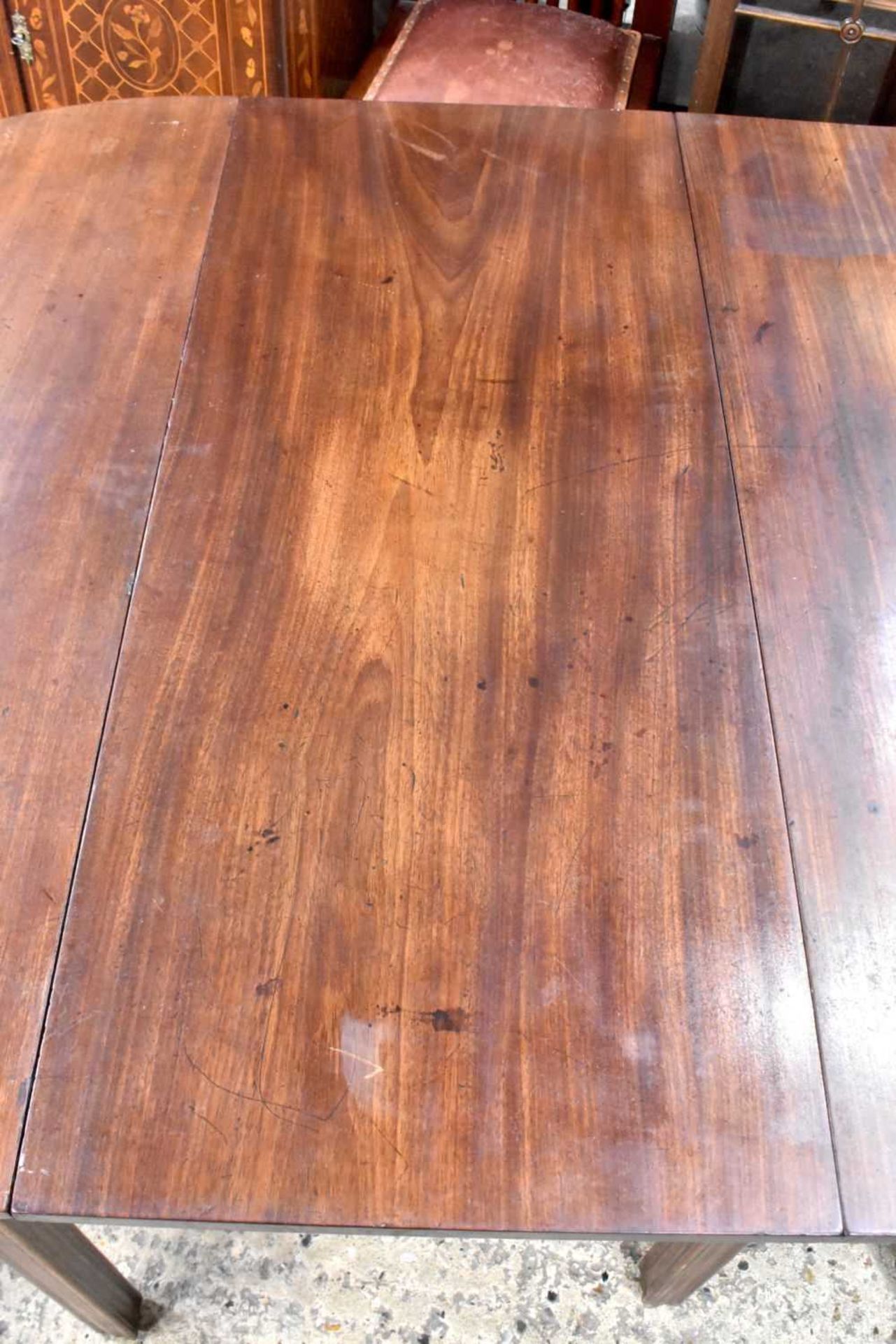 A Mahogany Dining table comprising of a central drop leaf table and two Demilune shaped extensions - Image 3 of 9