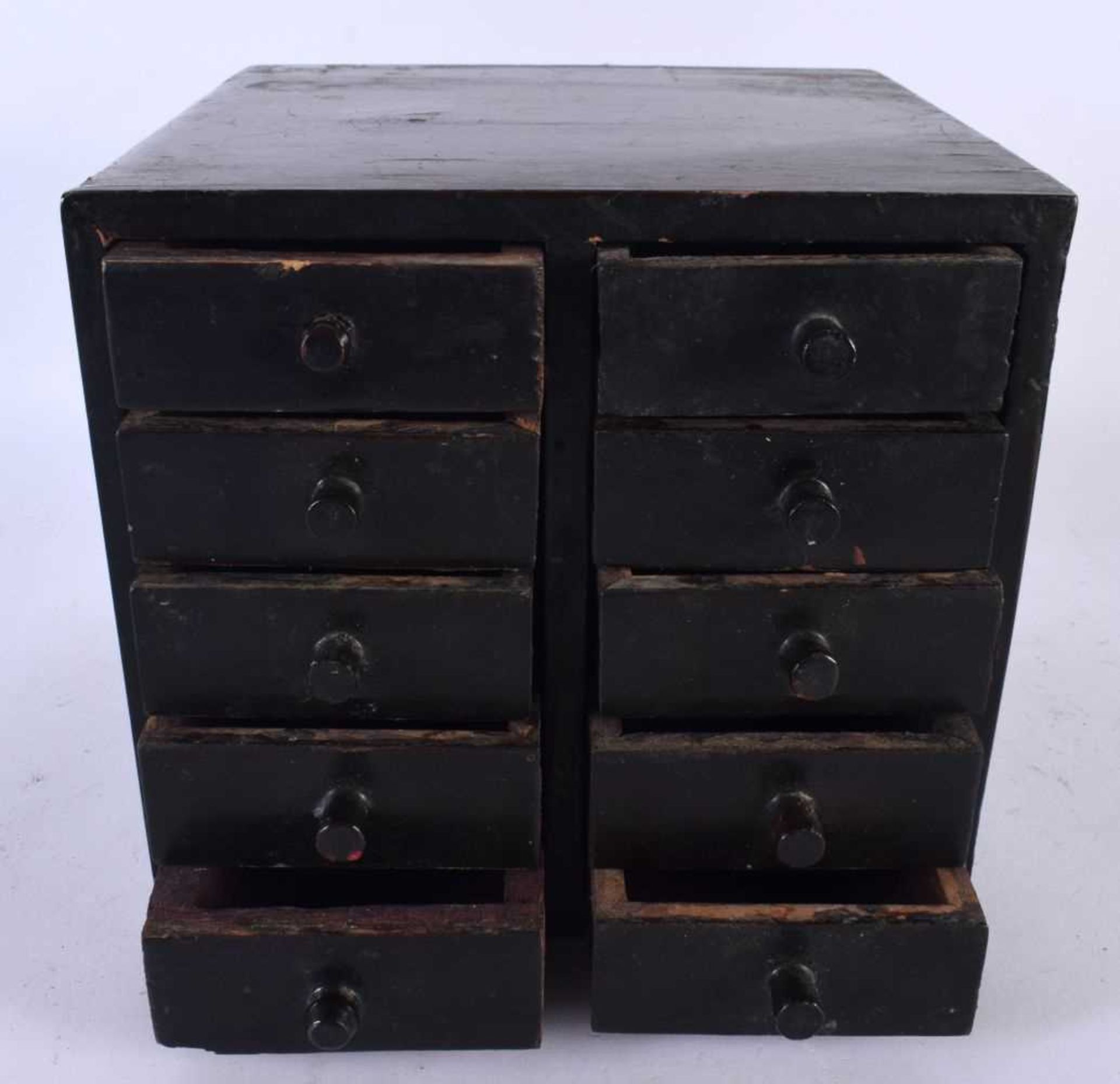 A SMALL ANTIQUE LACQUERED CHEST OF DRAWERS. 18cm x 18cm. - Image 2 of 5