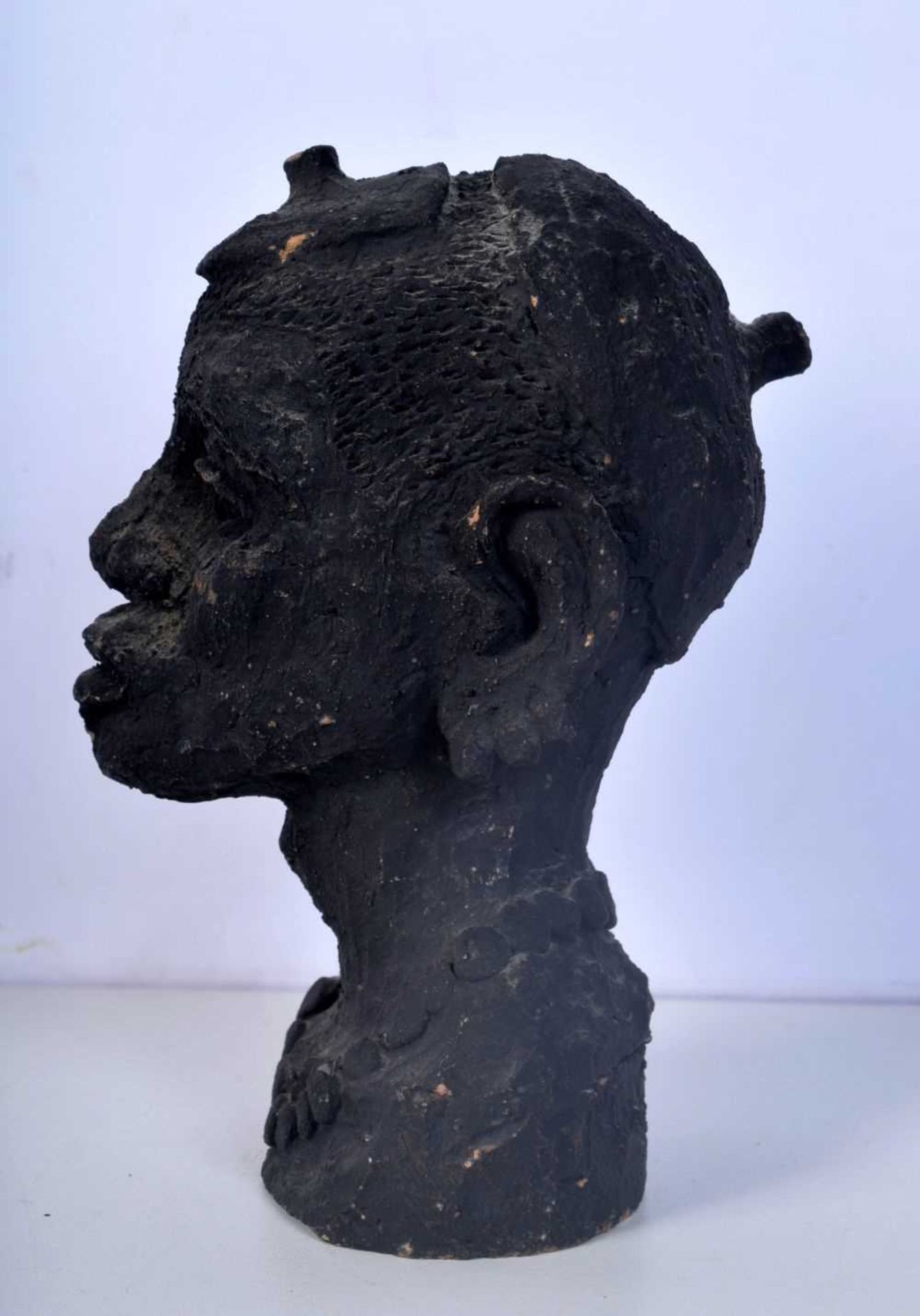 An African Tribal clay bust 17 cm. - Image 2 of 5