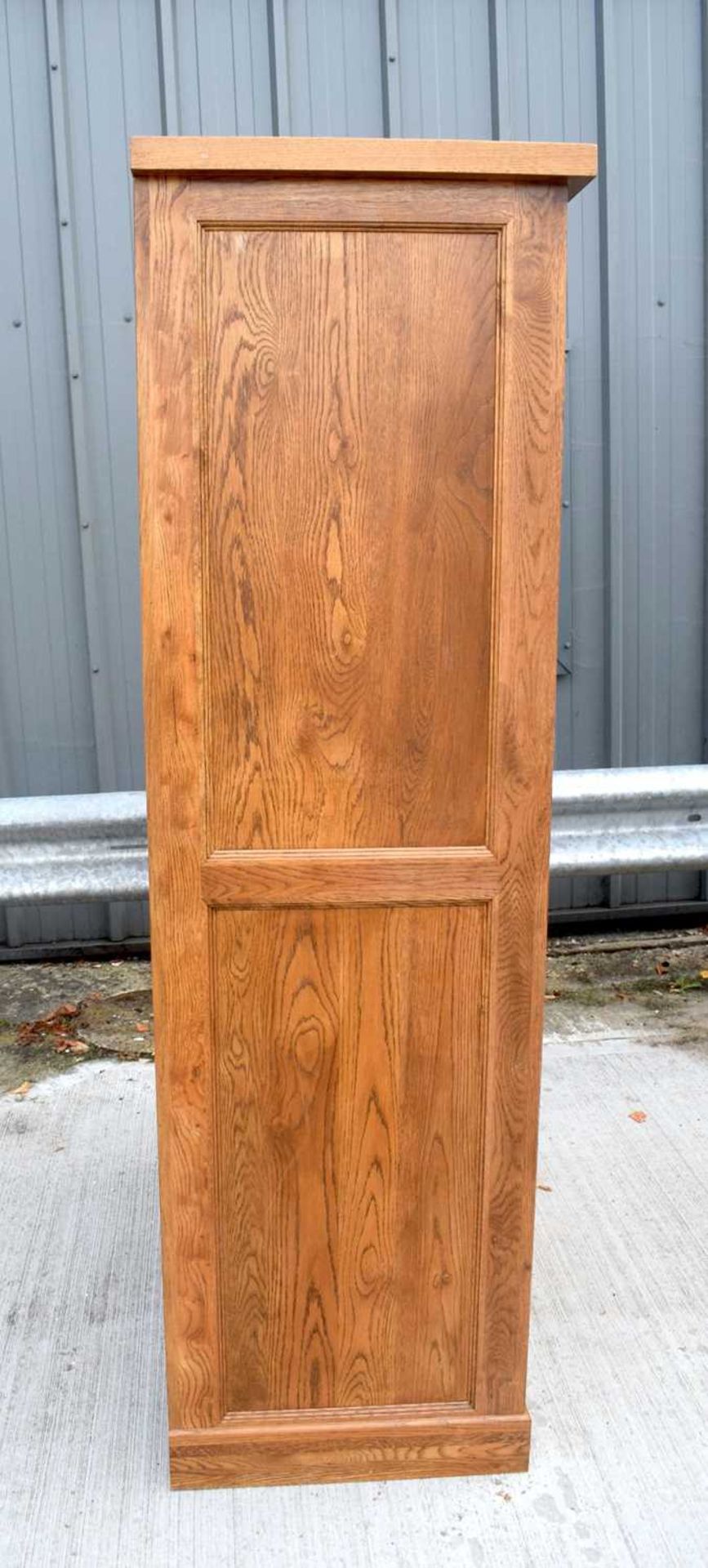 An oak wardrobe 193 x 107 x 56cm. - Image 3 of 4