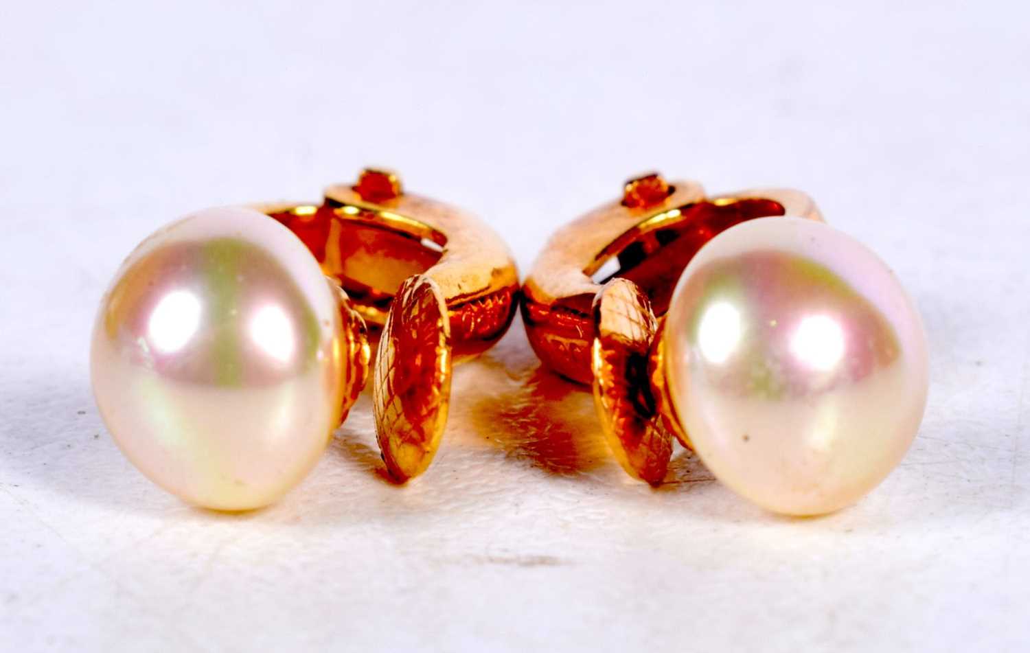 A PAIR OF 9CT GOLD AND PEARL EARRINGS. 2.3 grams. 1.5 cm x 0.75 cm. - Image 3 of 3