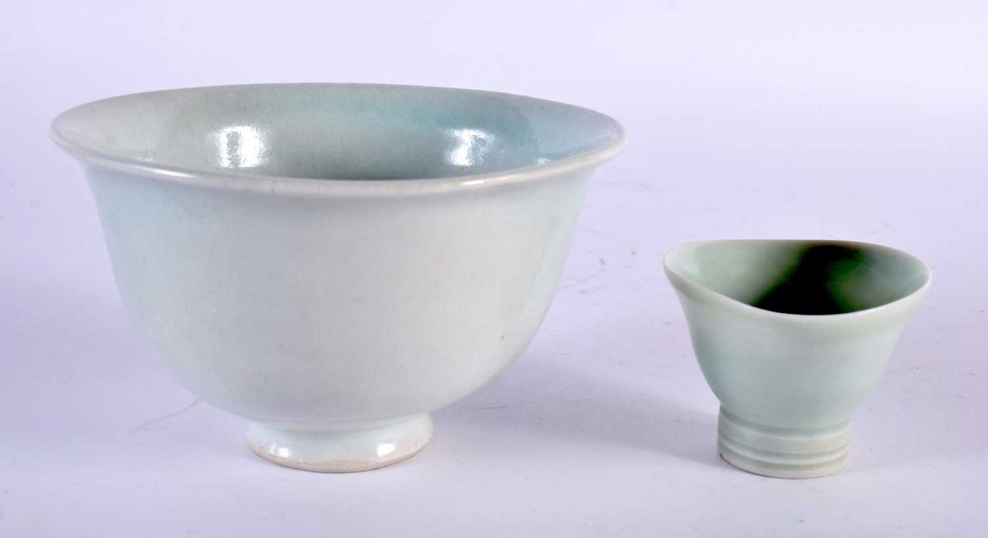 A ST IVES CELADON GLAZED PORCELAIN BOWL together with a similar teabowl. Largest 12.5 cm wide. (2) - Image 6 of 6