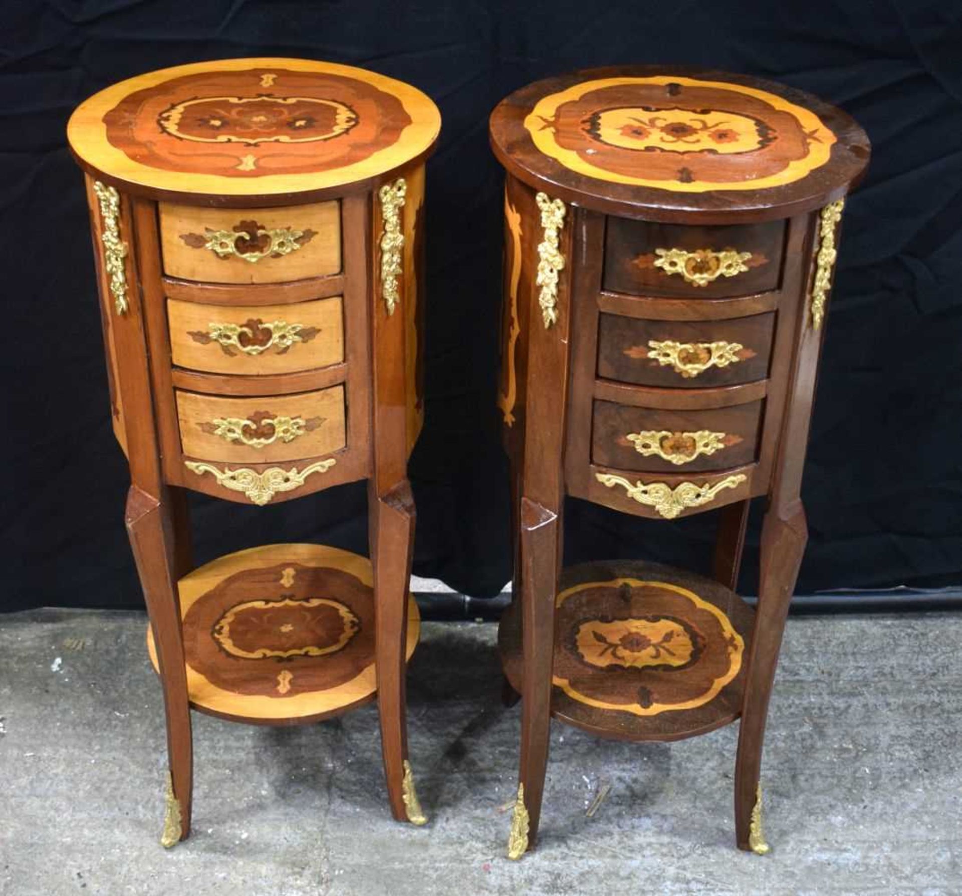 A near pair of French style inlaid 3 drawer chests 76 cm (2).