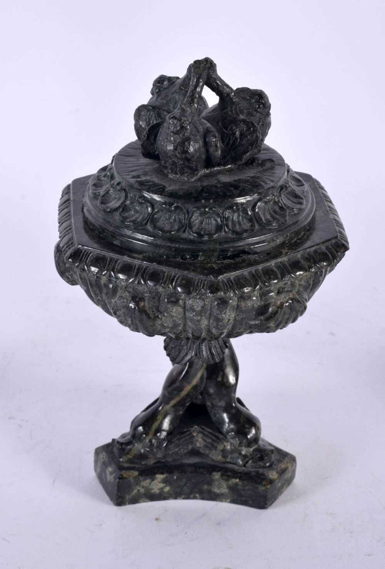 A 19TH CENTURY ITALIAN CARVED SERPENTINE GRAND TOUR GARNITURE comprising of pair of columns with - Image 3 of 6