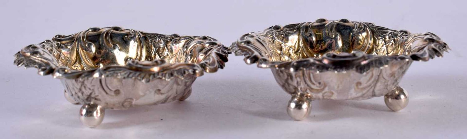 A PAIR OF VICTORIAN SILVER SALTS WITH GILT INTERIOR. Hallmarked Chester 1896, 6.2 cm x 1.9cm, - Image 4 of 5