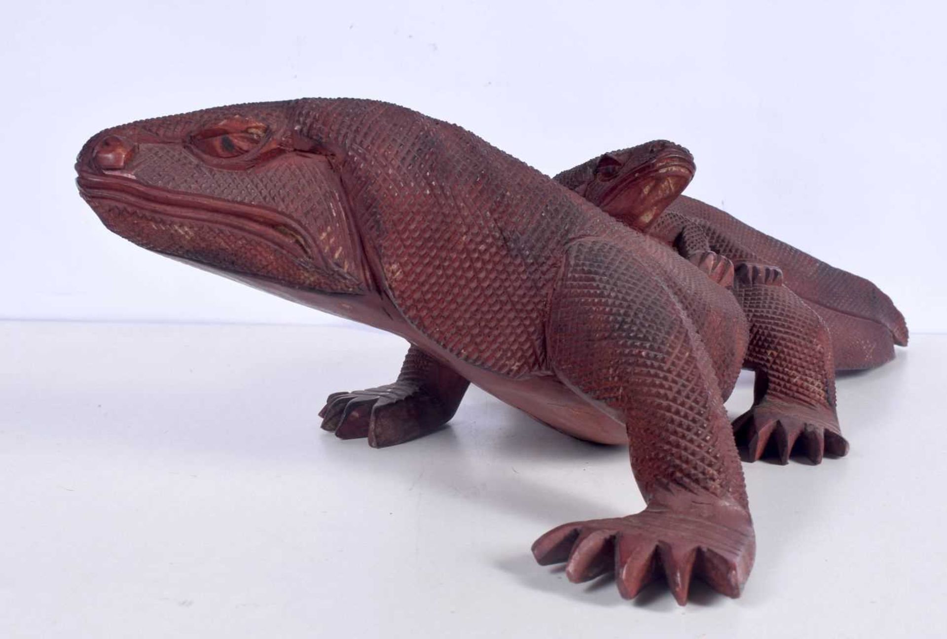 A large Carved wood Komodo Dragon 15 x 56 cm - Image 3 of 6