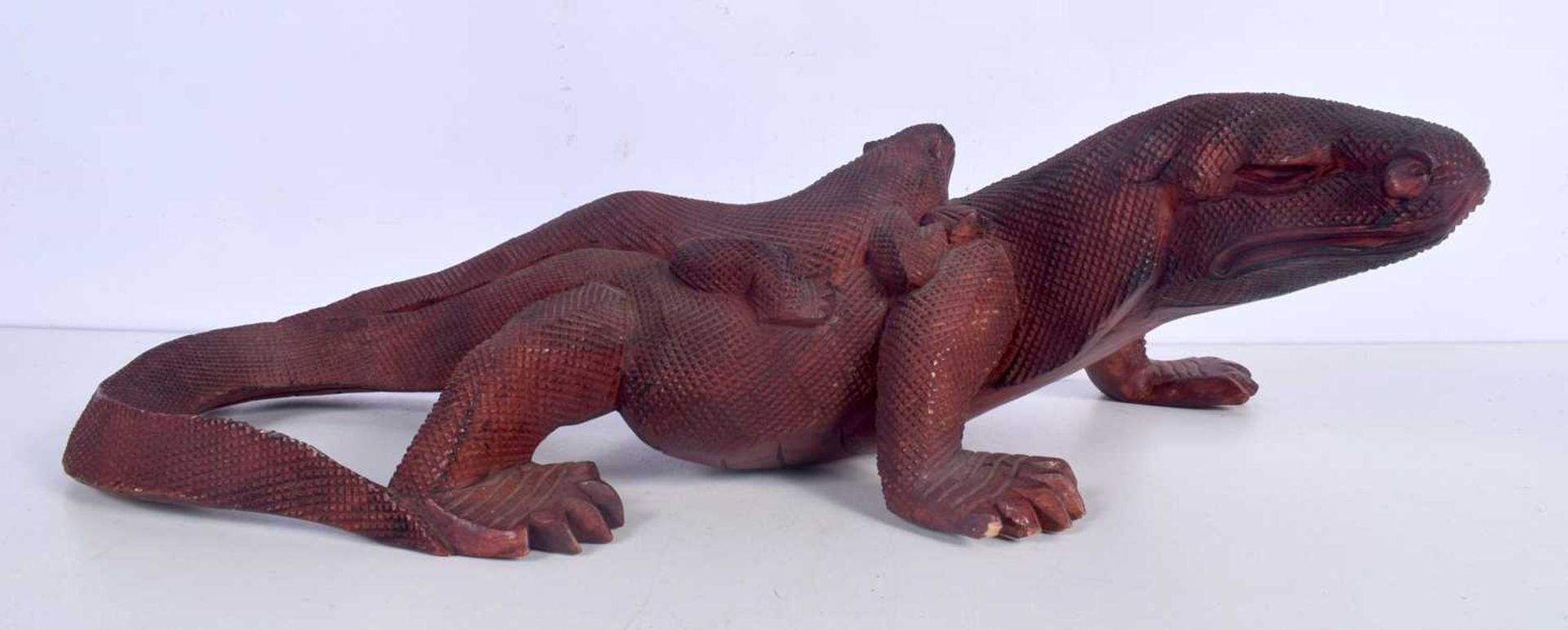 A large Carved wood Komodo Dragon 15 x 56 cm - Image 2 of 6