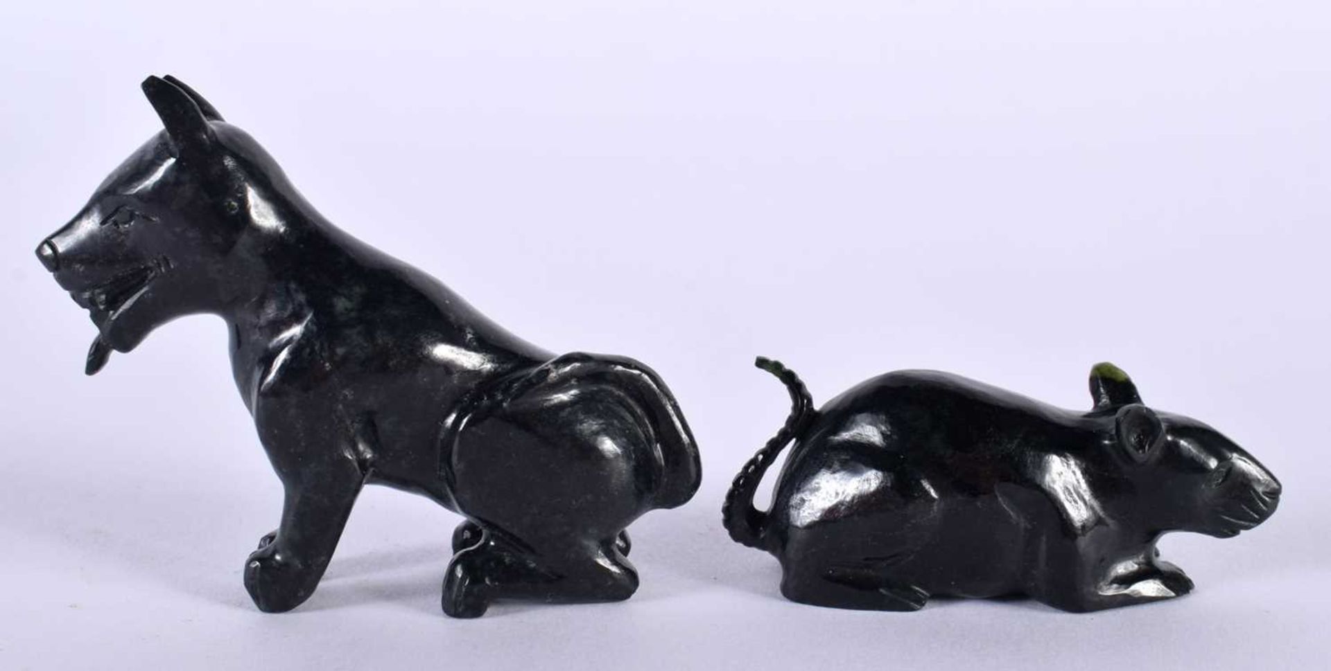 A HARDSTONE CARVED DOG AND A CARVED RAT. Dog 8 cm x 6 cm x 2.1cm (2) - Image 3 of 4