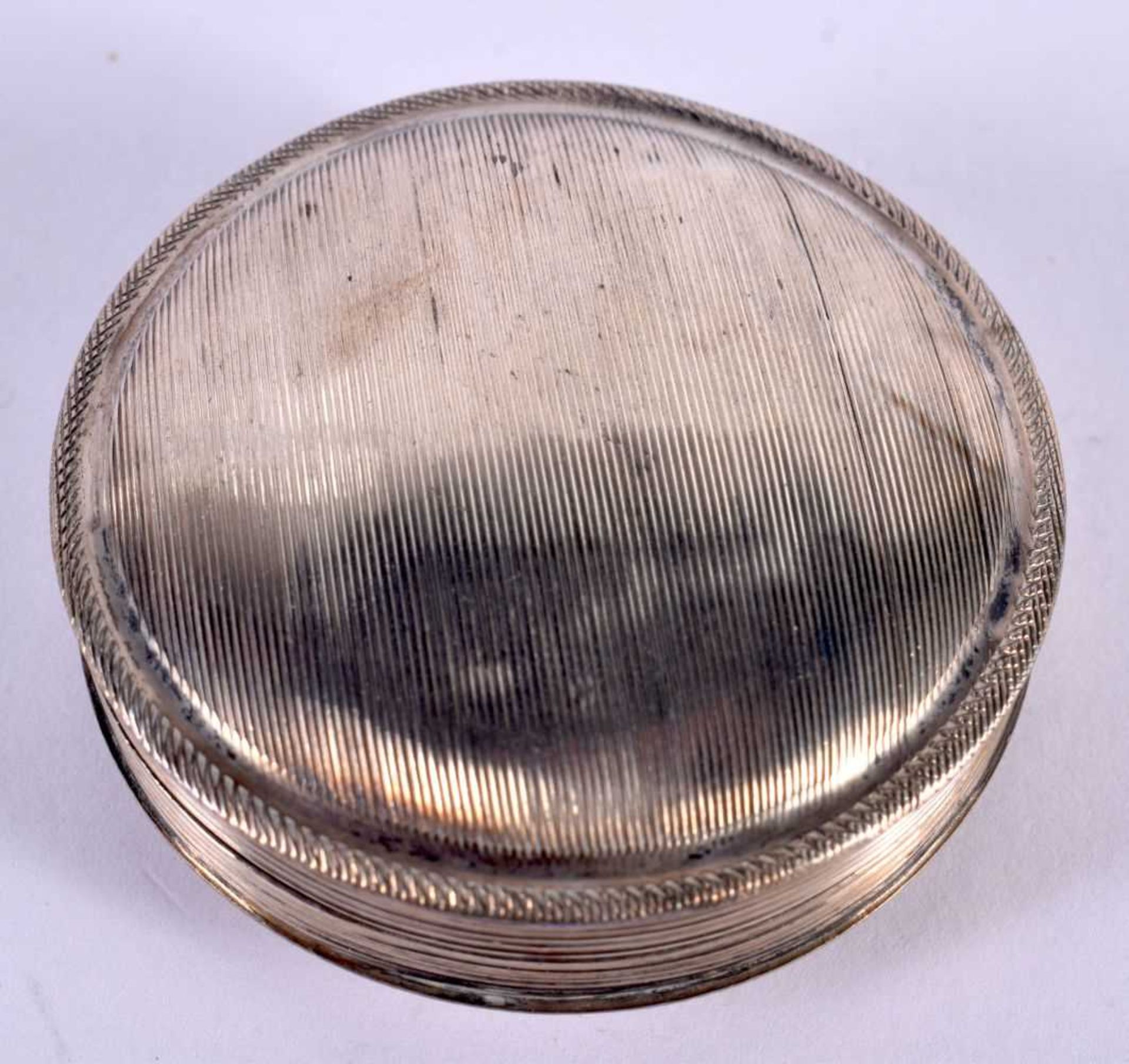 A CONTINENTAL WHITE METAL PILL BOX. 5cm x 1.8 cm - Image 2 of 3