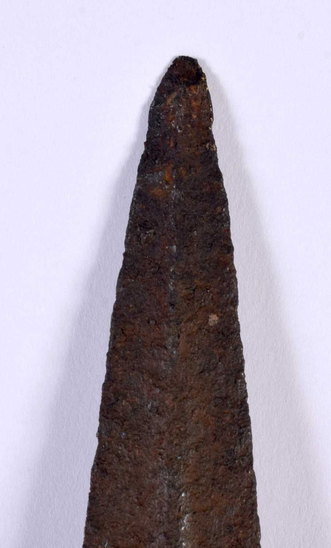 AN ANTIQUE TRIBAL PATINATED IRON HARPOON possibly Southsea islands. 48 cm long. - Image 2 of 5