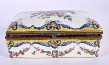 A 19TH CENTURY FRENCH SAMSONS OF PARIS PORCELAIN CASKET painted with flowers and motifs. 15cm x 9