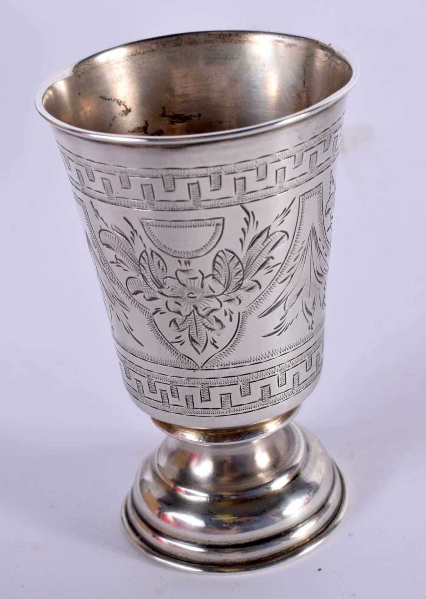 A CONTINENTAL SILVER KIDDUSH. Stamped 84, 9.6 cm x 5.6 cm, weight 74.6g - Image 2 of 4
